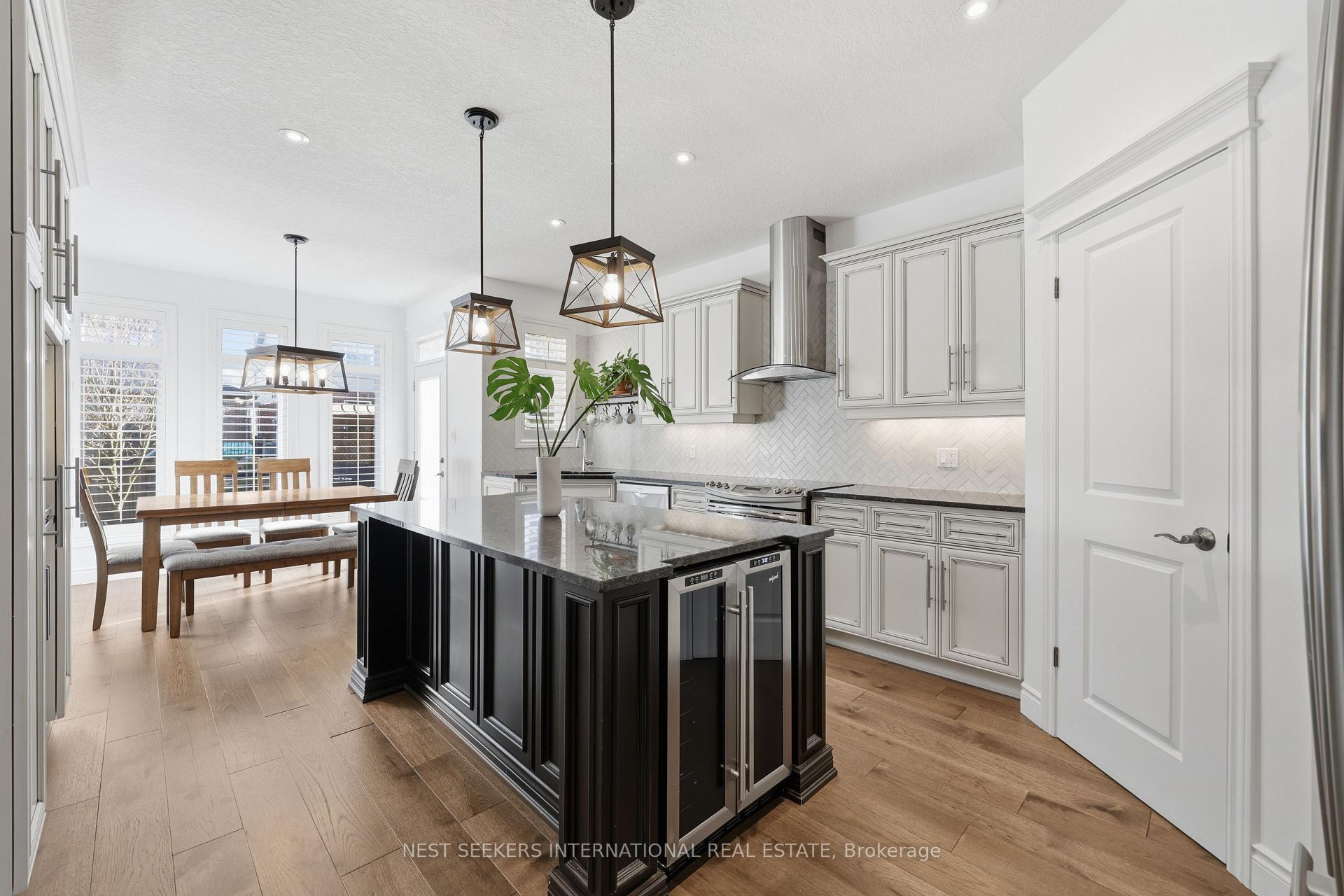 Photo 2 of 8 Amsterdam Crescent, Guelph, Pineridge/Westminster Woods — HOMEH