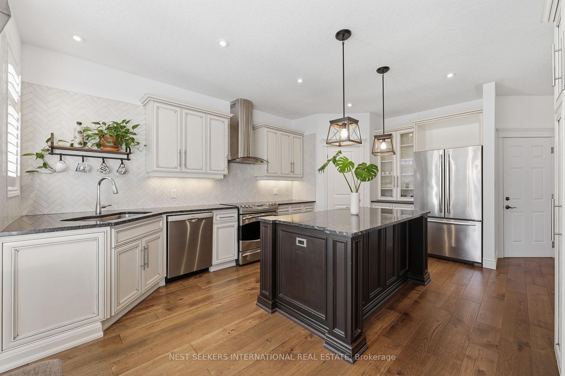 Photo 9 of 8 Amsterdam Crescent, Guelph, Pineridge/Westminster Woods — HOMEH