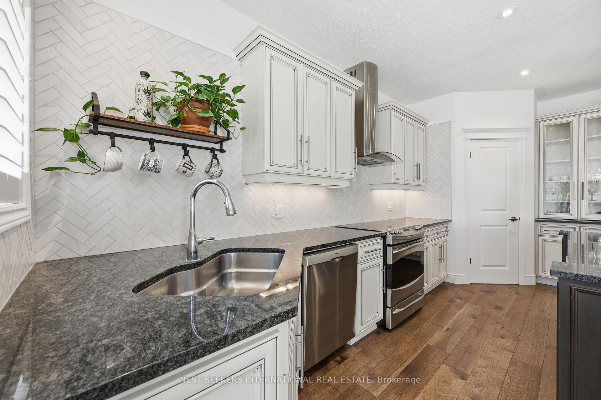 Photo 10 of 8 Amsterdam Crescent, Guelph, Pineridge/Westminster Woods — HOMEH