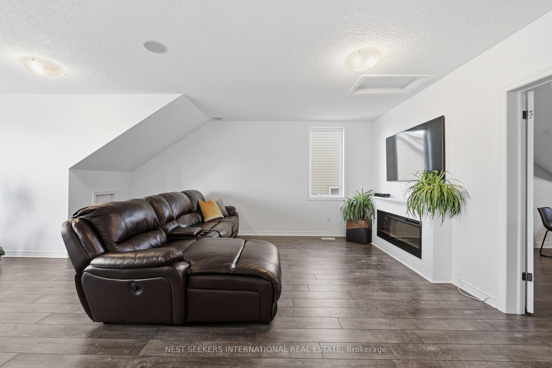 Photo 32 of 8 Amsterdam Crescent, Guelph, Pineridge/Westminster Woods — HOMEH