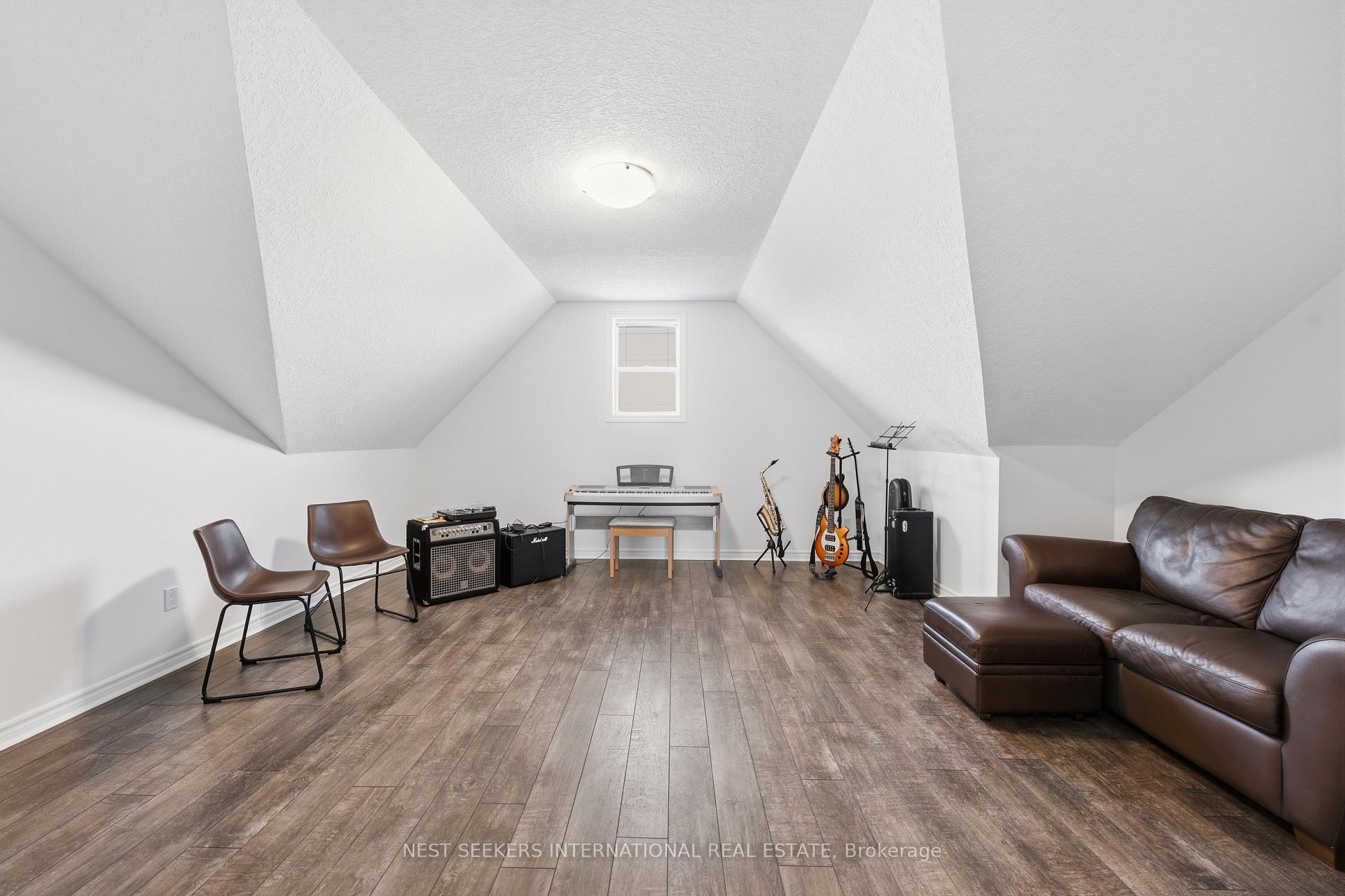 Photo 36 of 8 Amsterdam Crescent, Guelph, Pineridge/Westminster Woods — HOMEH
