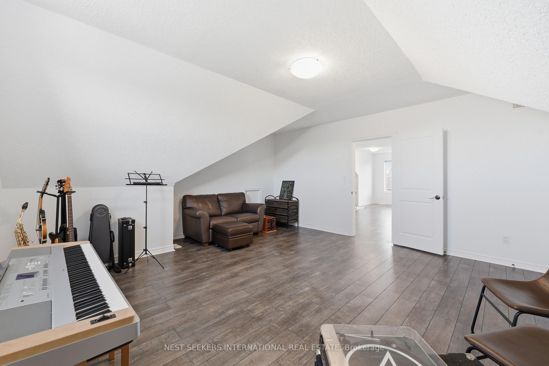 Photo 37 of 8 Amsterdam Crescent, Guelph, Pineridge/Westminster Woods — HOMEH