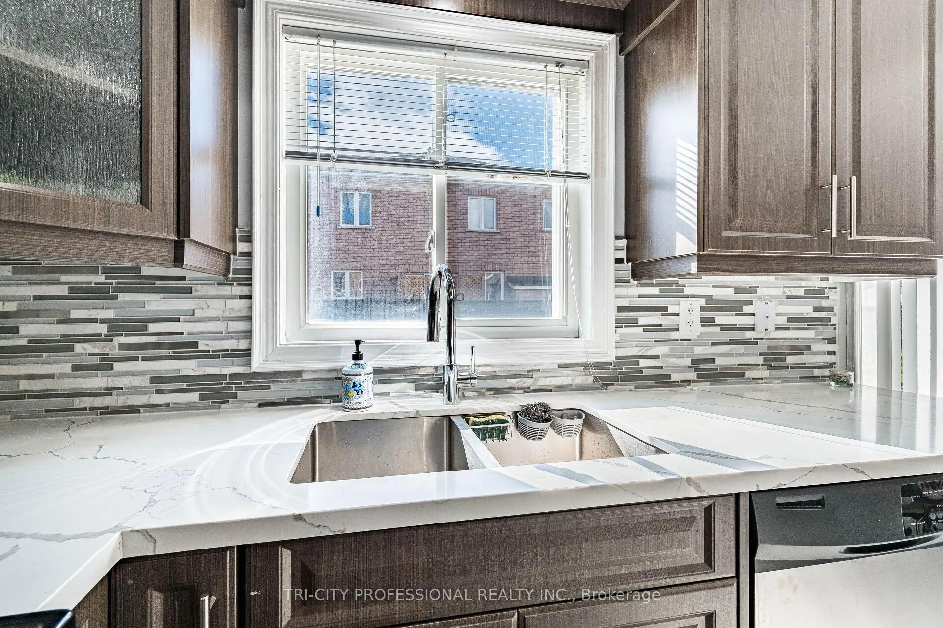 Photo 343 of 101 Williamson Drive, Brampton, Fletcher's Meadow — HOMEH