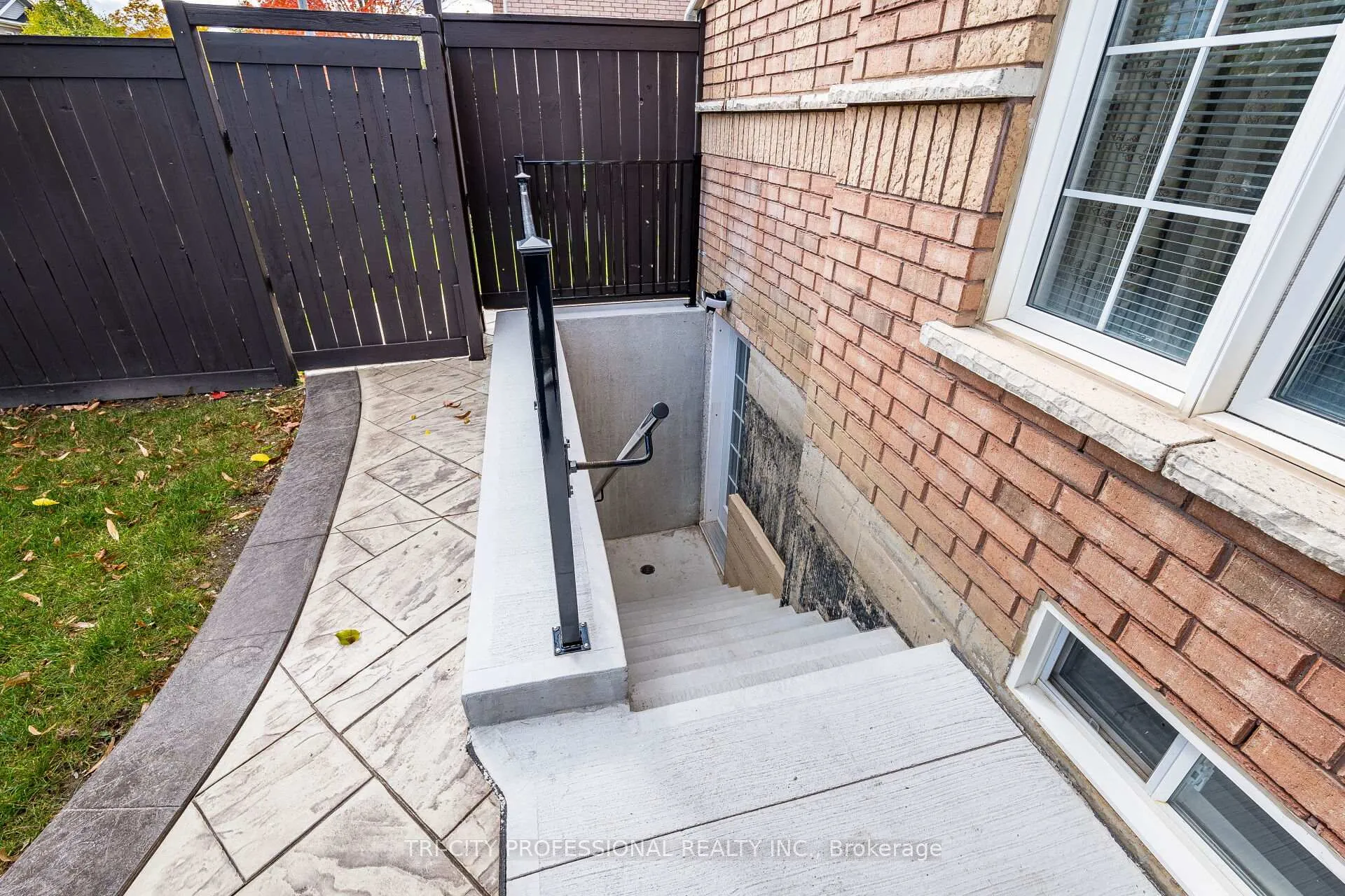 Photo 1002 of 101 Williamson Drive, Brampton, Fletcher's Meadow — HOMEH