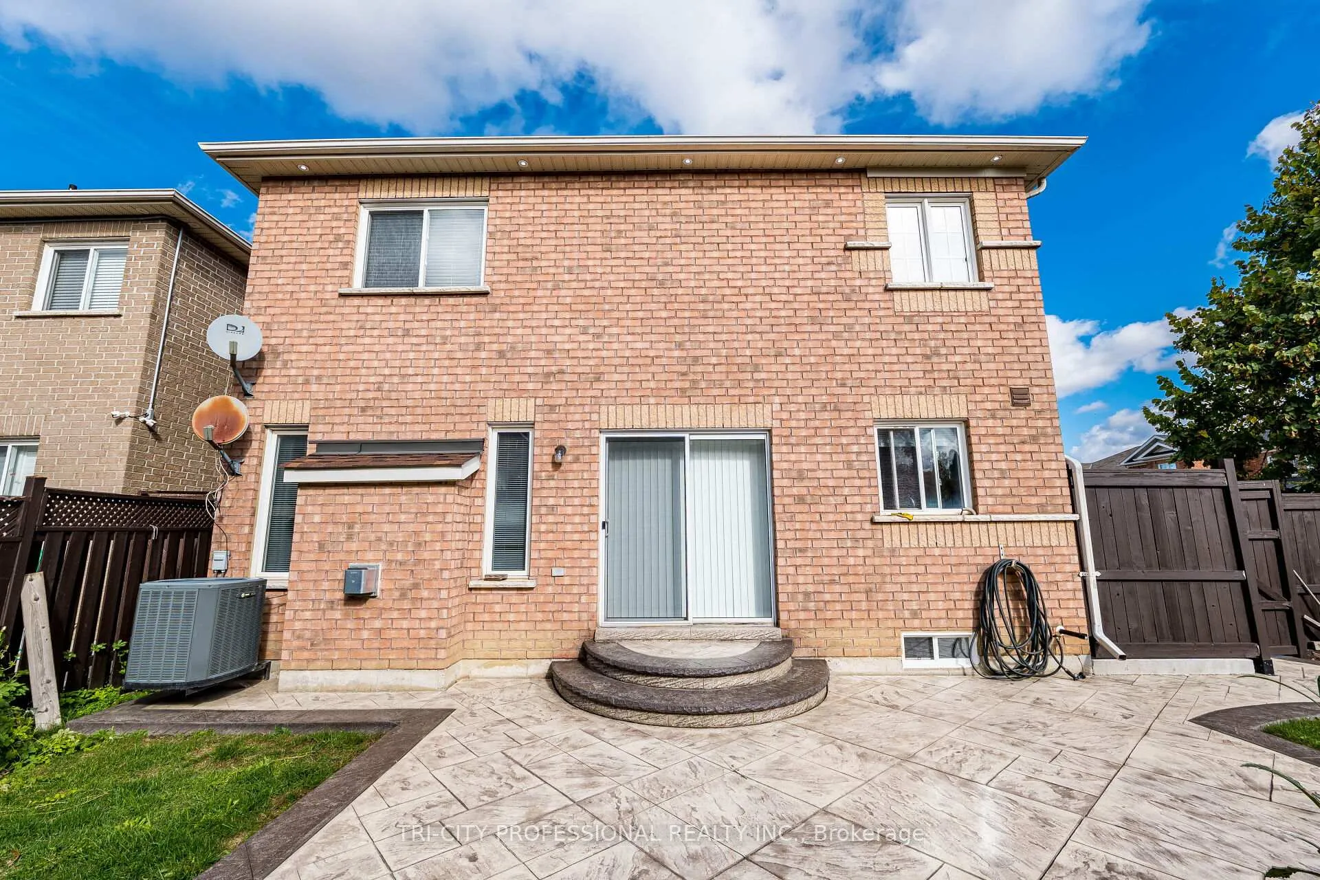 Photo 1011 of 101 Williamson Drive, Brampton, Fletcher's Meadow — HOMEH