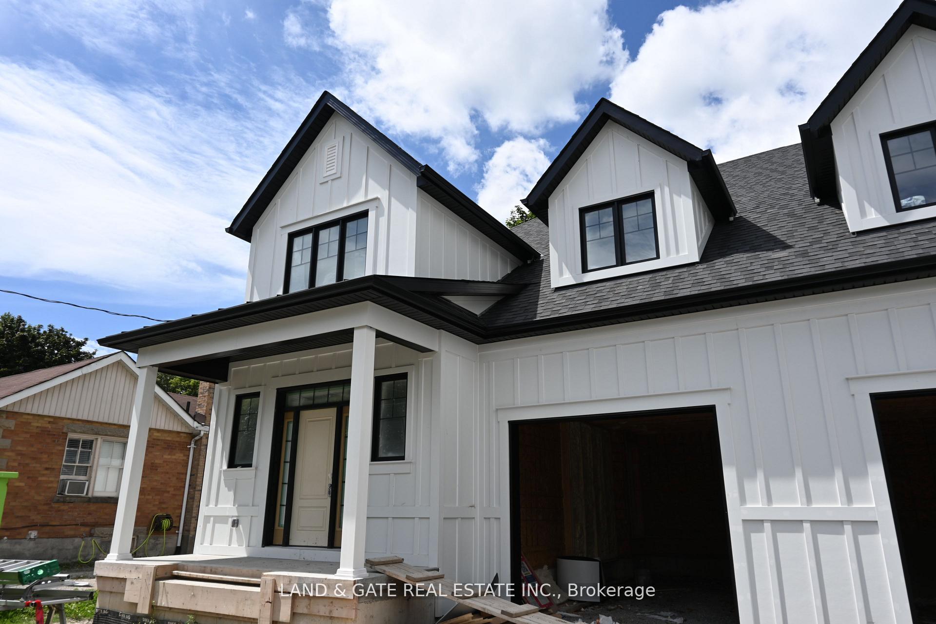 Photo 2 of 132B Elgin Street, Clarington, Bowmanville — HOMEH