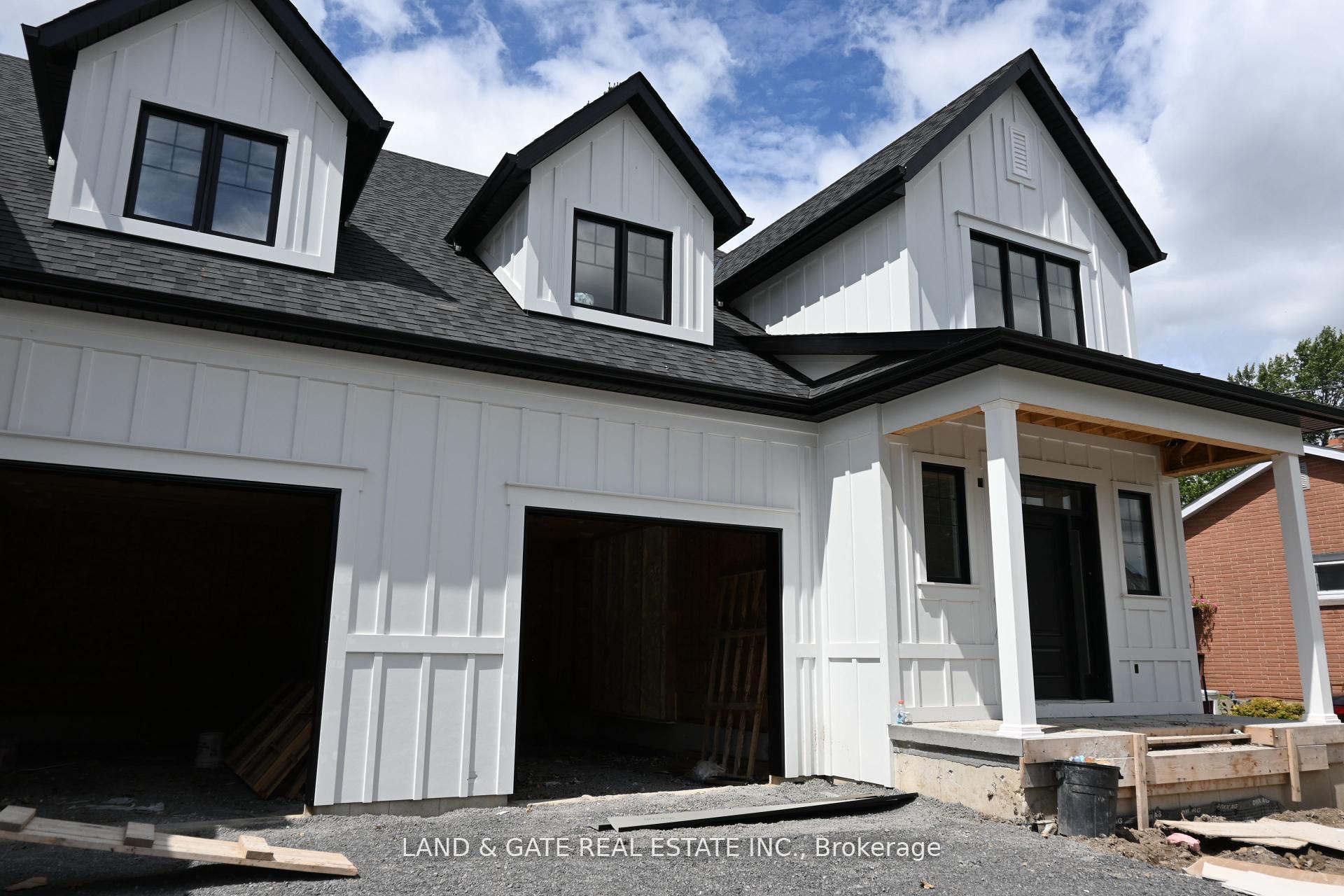 Photo 4 of 132B Elgin Street, Clarington, Bowmanville — HOMEH