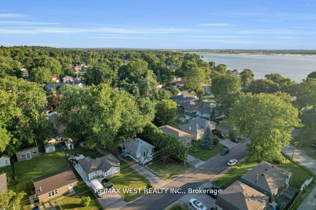 Photo 2 of 275 Pine Beach Drive, Georgina, Keswick South — HOMEH