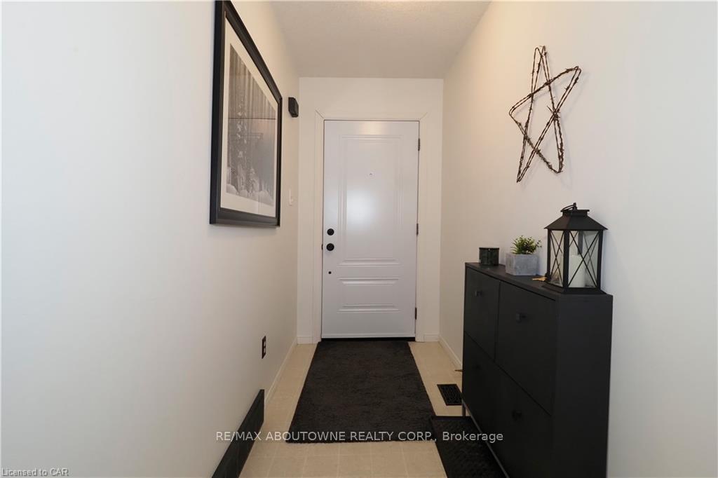 Photo 5 of Unit Main, 33 Boulder Crescent, Guelph, Clairfields/Hanlon Business Park — HOMEH