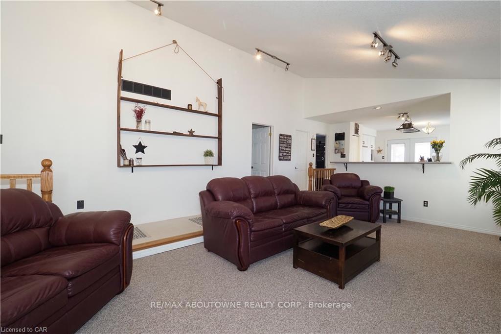 Photo 10 of Unit Main, 33 Boulder Crescent, Guelph, Clairfields/Hanlon Business Park — HOMEH