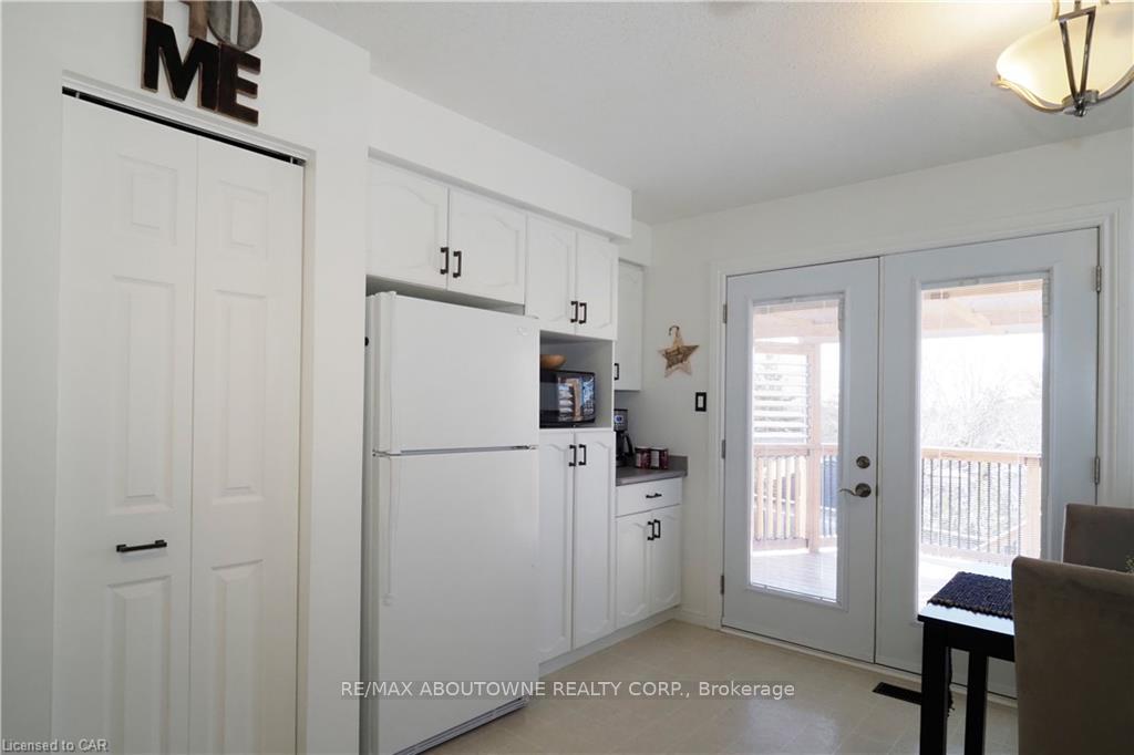 Photo 15 of Unit Main, 33 Boulder Crescent, Guelph, Clairfields/Hanlon Business Park — HOMEH