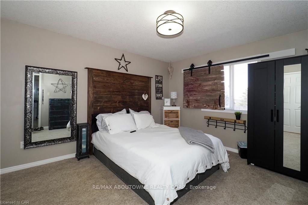 Photo 17 of Unit Main, 33 Boulder Crescent, Guelph, Clairfields/Hanlon Business Park — HOMEH