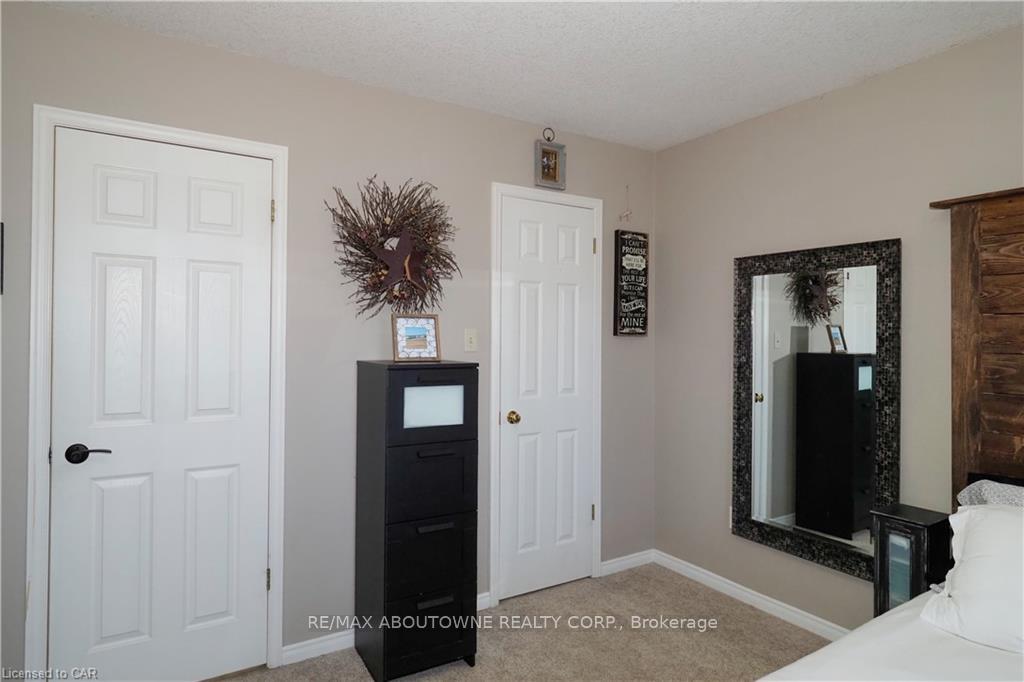 Photo 18 of Unit Main, 33 Boulder Crescent, Guelph, Clairfields/Hanlon Business Park — HOMEH