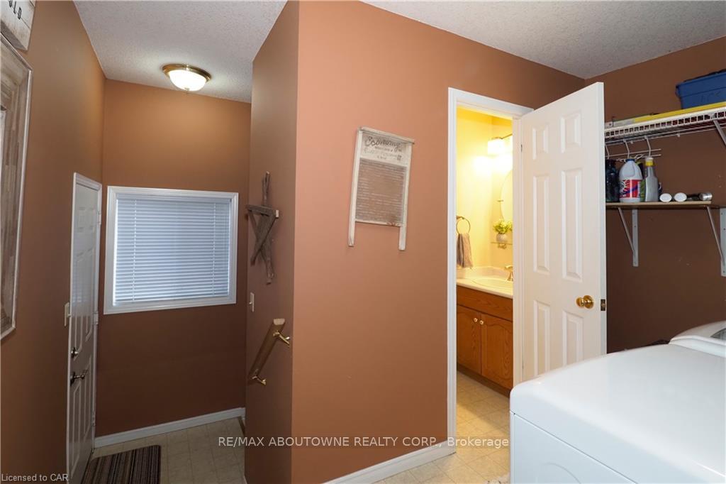 Photo 22 of Unit Main, 33 Boulder Crescent, Guelph, Clairfields/Hanlon Business Park — HOMEH