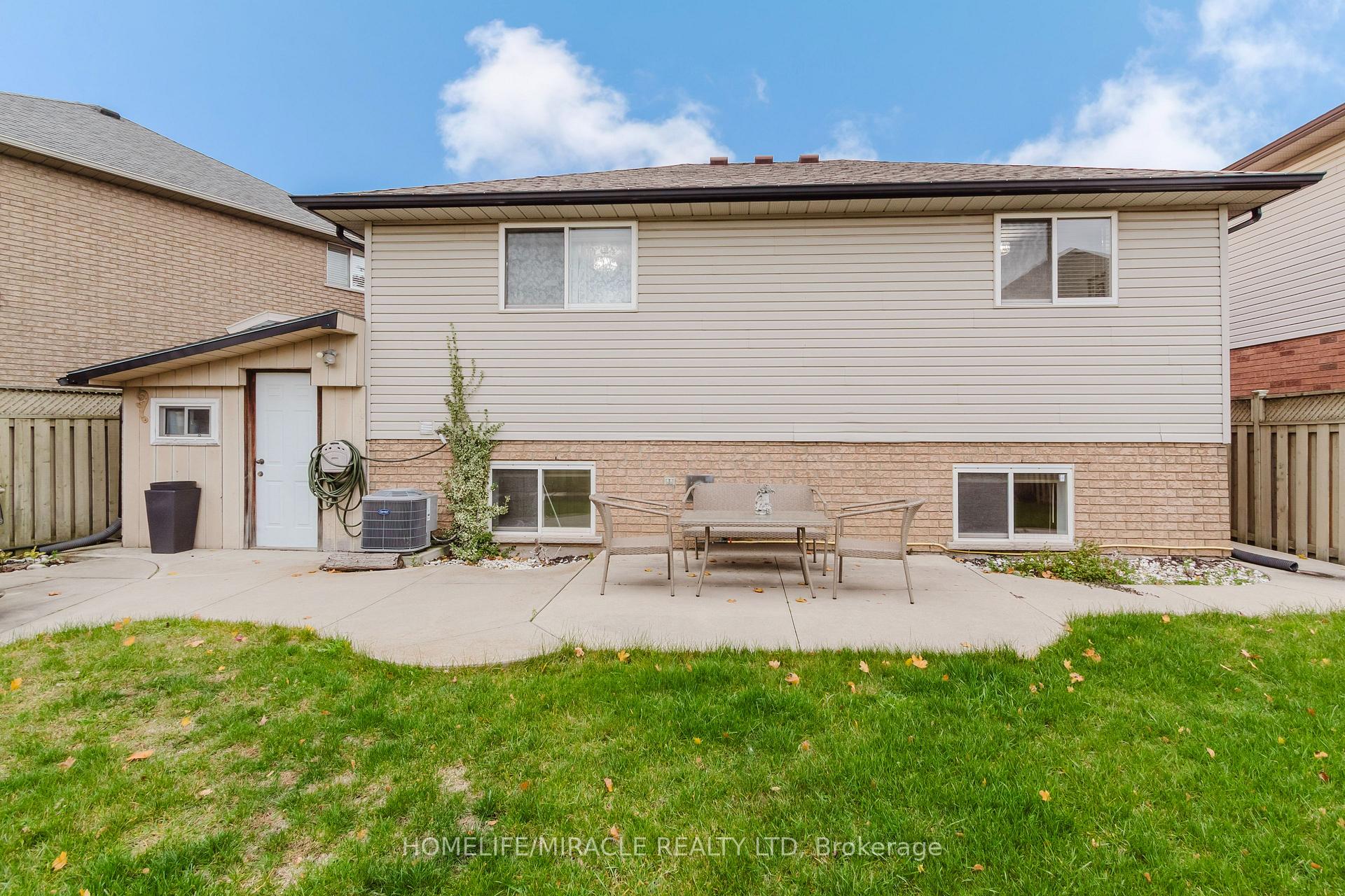Photo 7 of 84 Hillgarden Drive, Hamilton, Stoney Creek Mountain — HOMEH