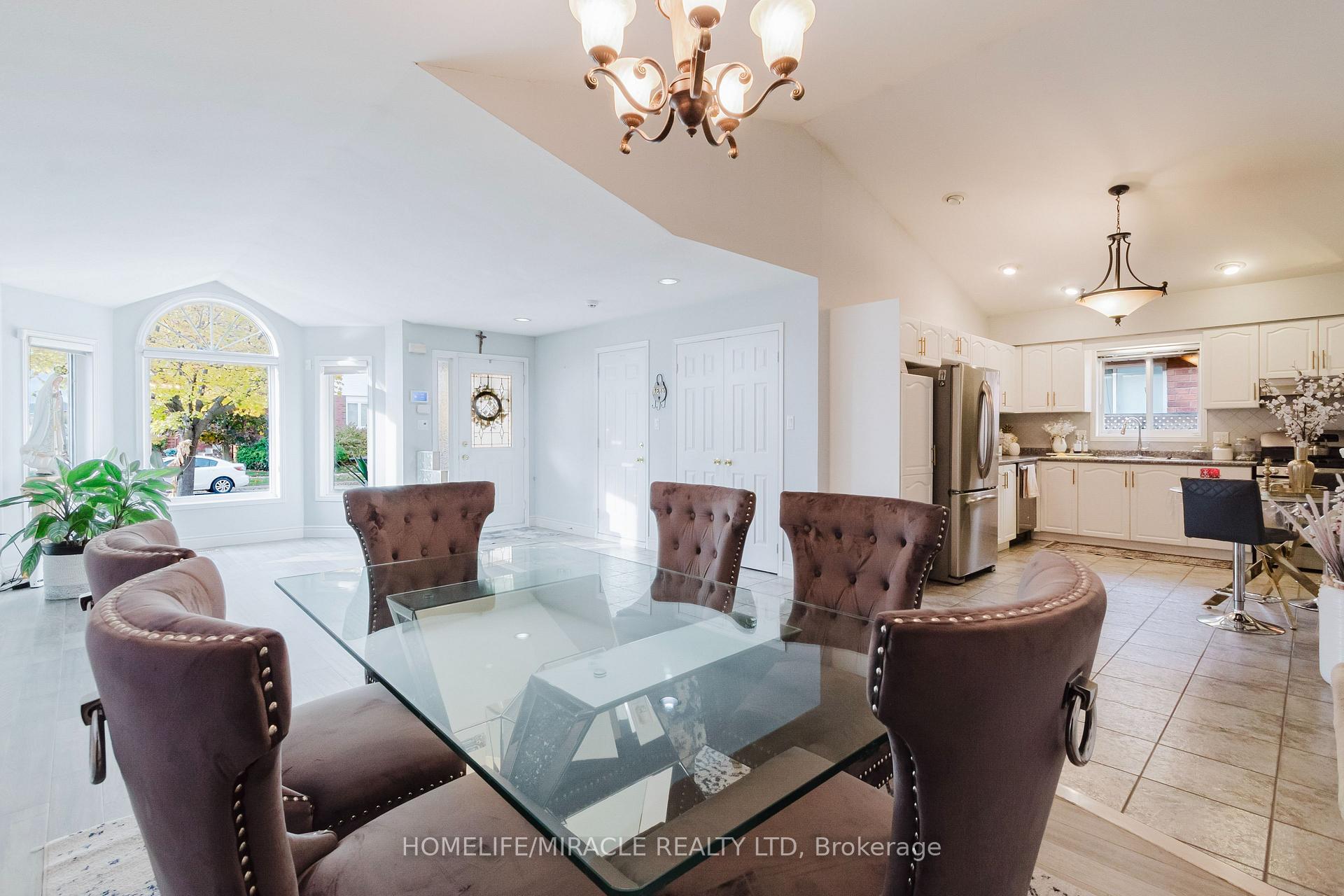 Photo 12 of 84 Hillgarden Drive, Hamilton, Stoney Creek Mountain — HOMEH