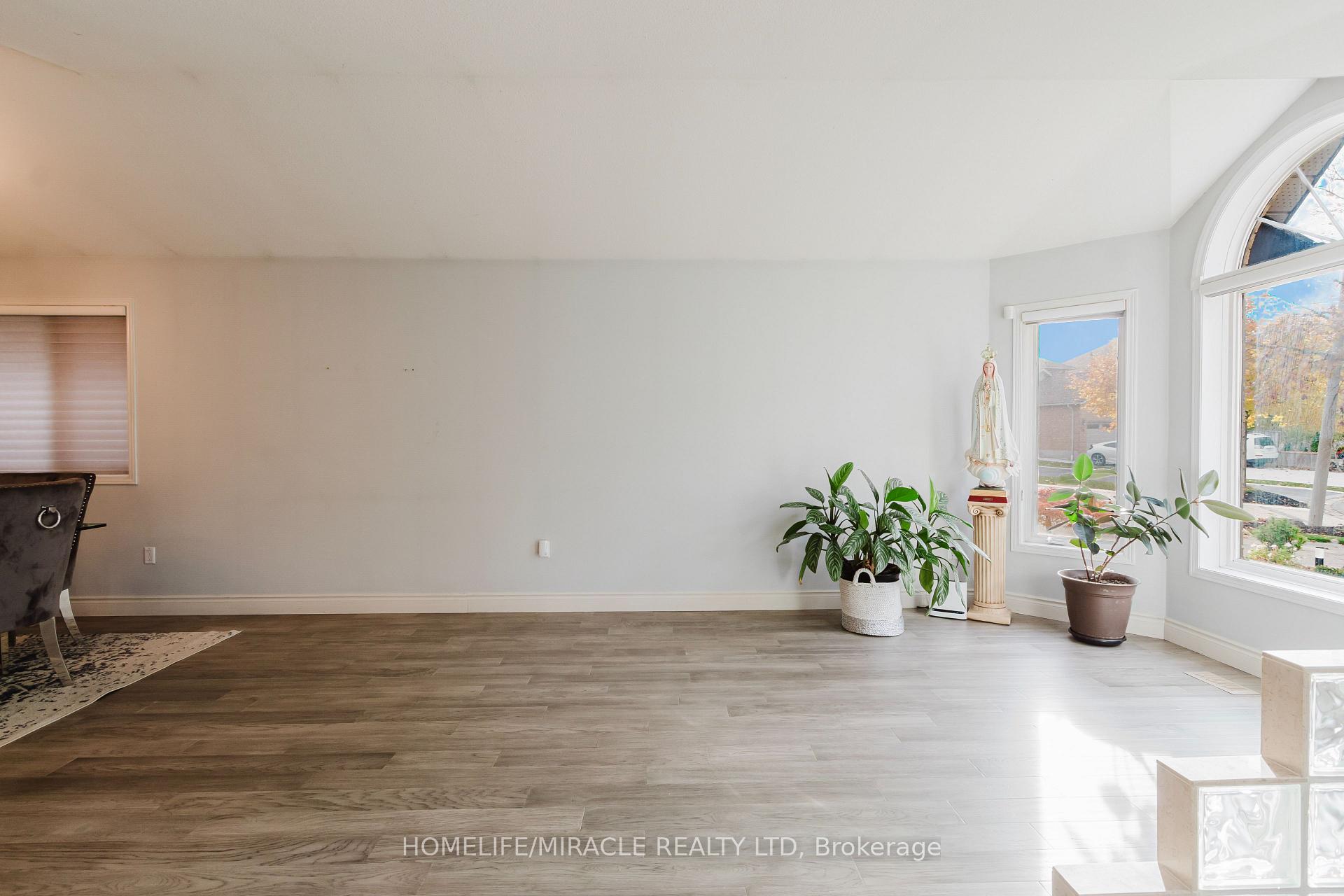 Photo 14 of 84 Hillgarden Drive, Hamilton, Stoney Creek Mountain — HOMEH