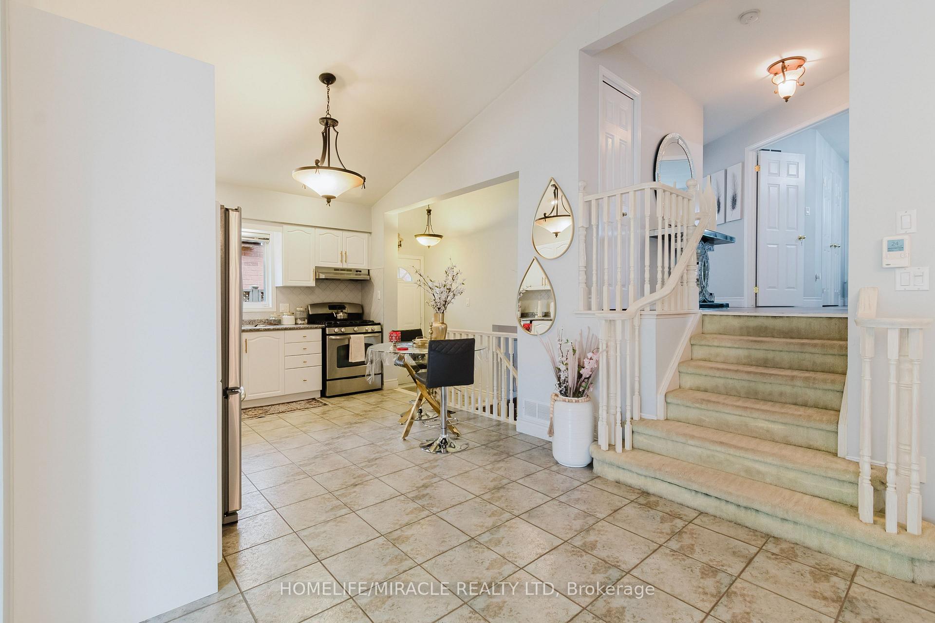 Photo 16 of 84 Hillgarden Drive, Hamilton, Stoney Creek Mountain — HOMEH