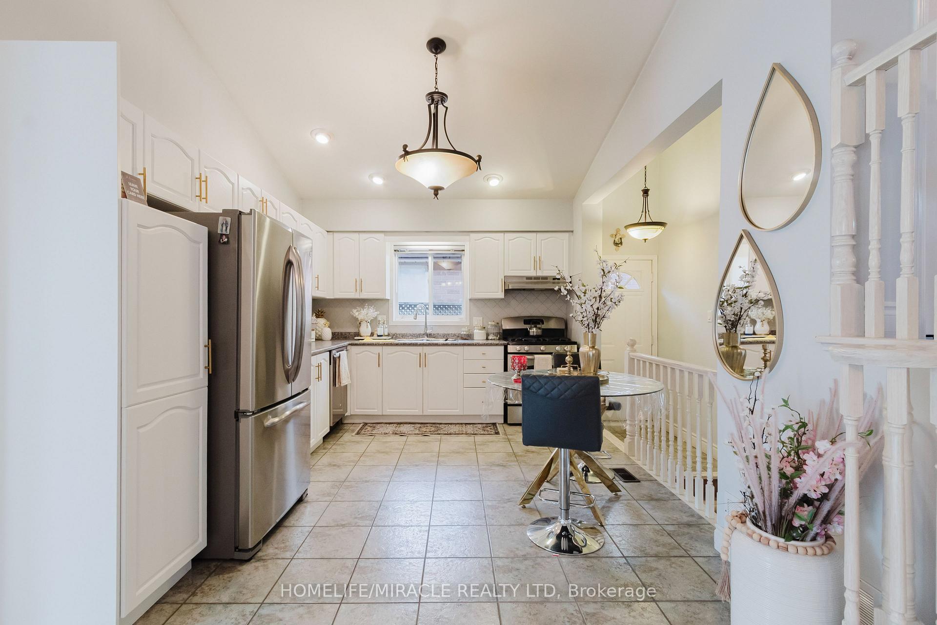 Photo 17 of 84 Hillgarden Drive, Hamilton, Stoney Creek Mountain — HOMEH