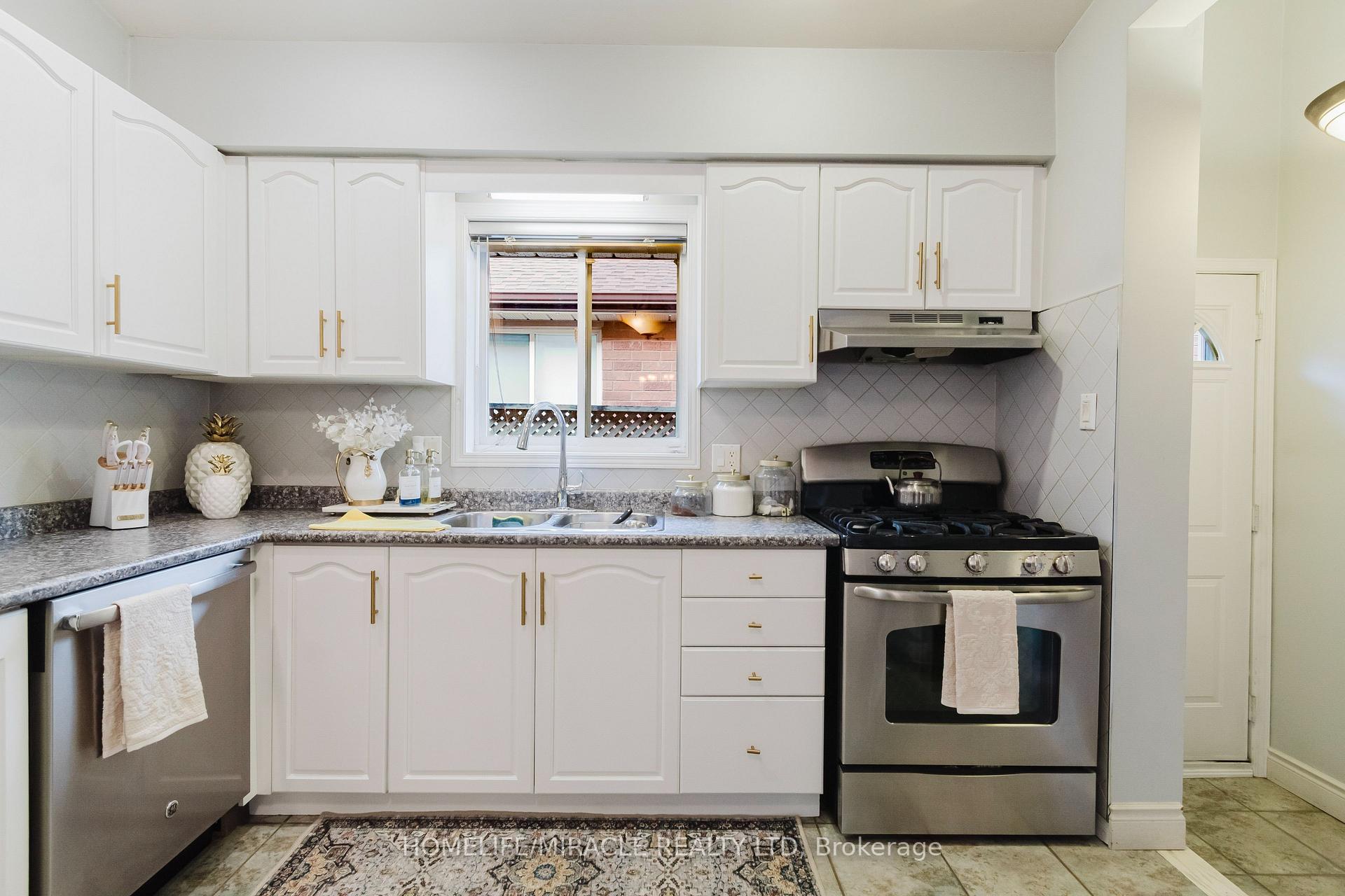 Photo 18 of 84 Hillgarden Drive, Hamilton, Stoney Creek Mountain — HOMEH
