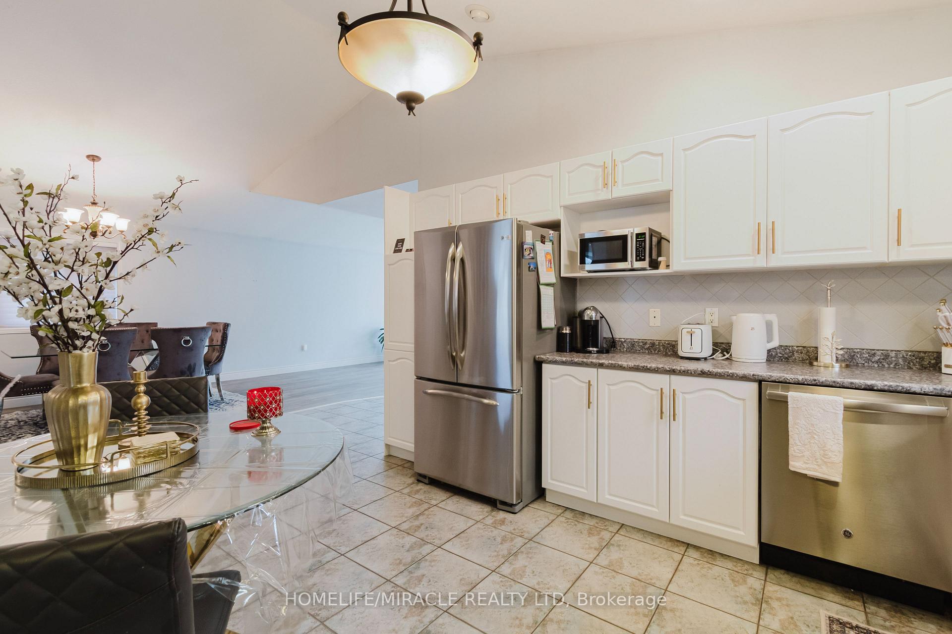 Photo 19 of 84 Hillgarden Drive, Hamilton, Stoney Creek Mountain — HOMEH