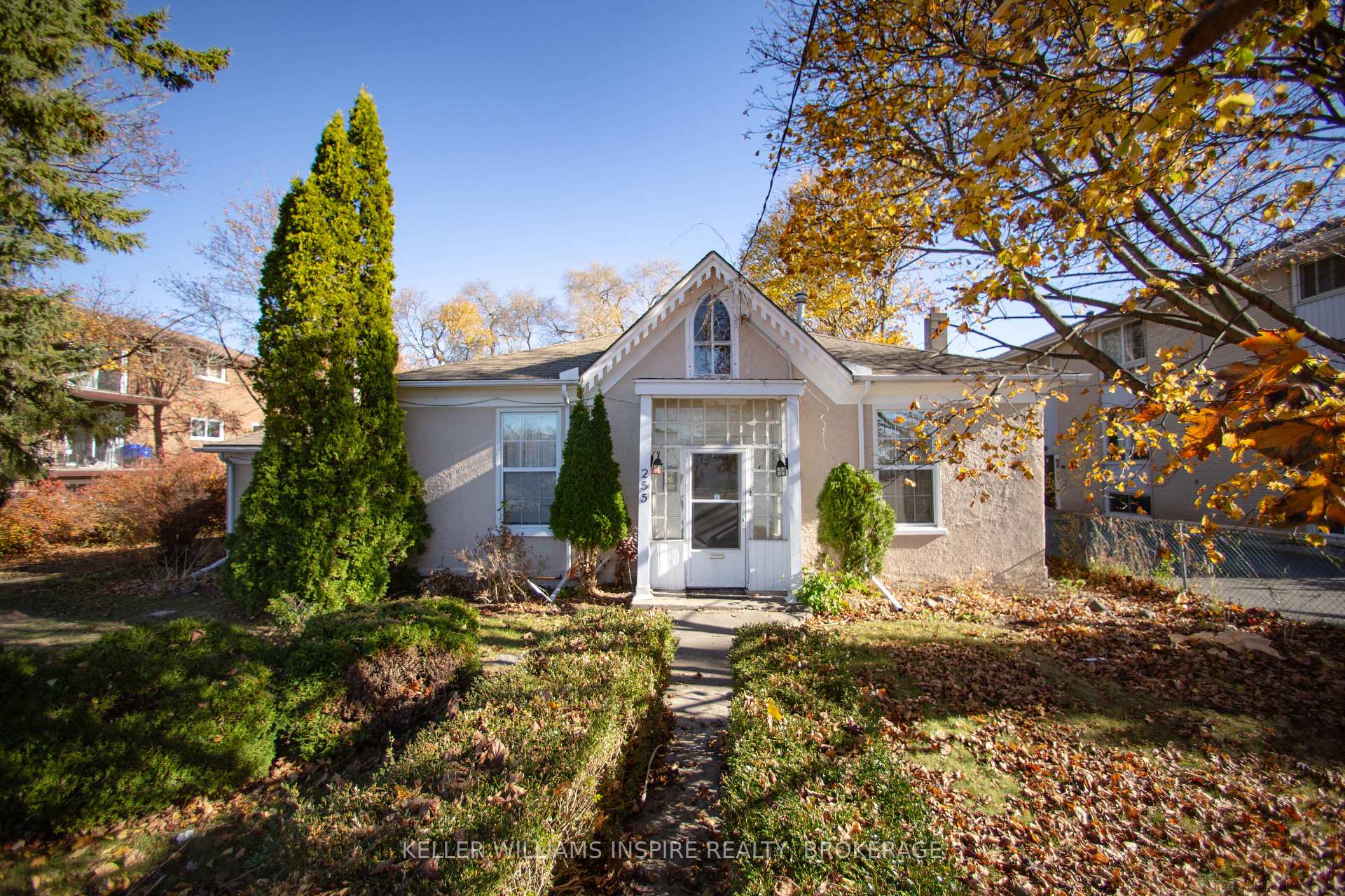 Front of 255 Sidney Street