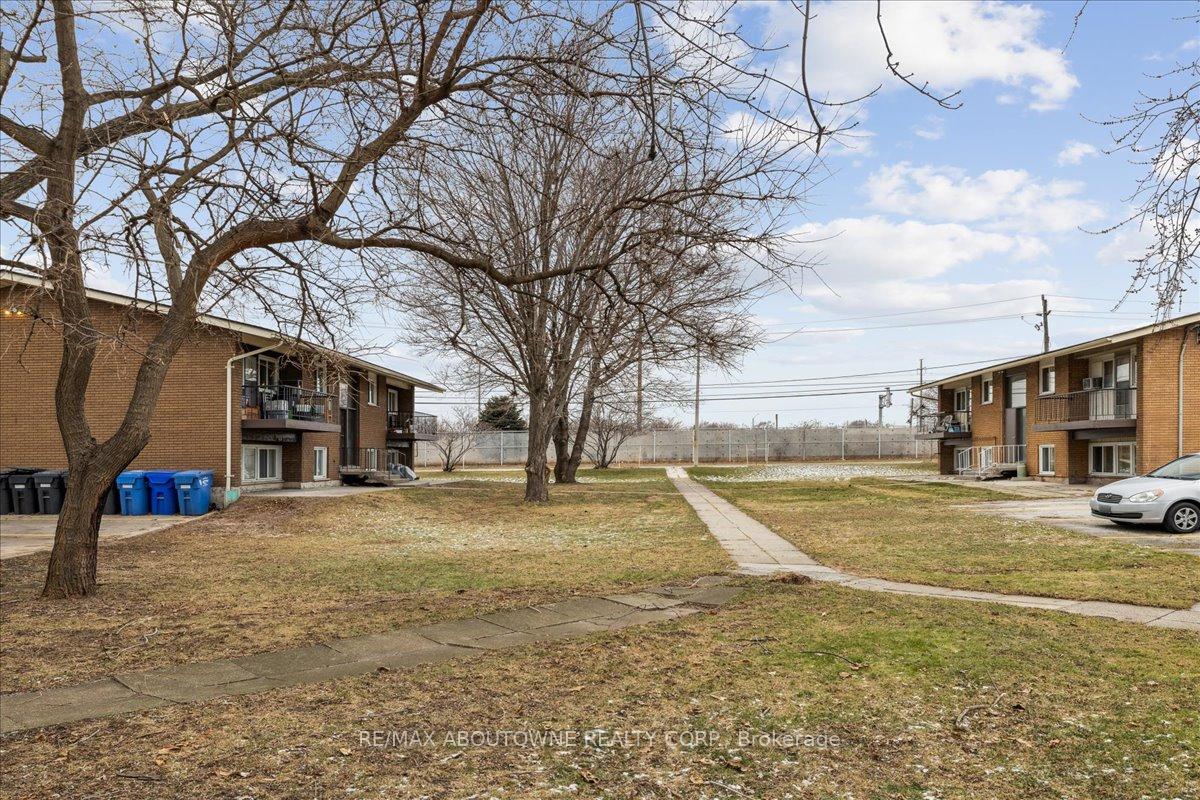 Photo 4 of Unit 3, 2350 Queensway Drive, Burlington, Freeman — HOMEH