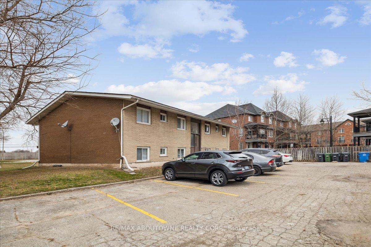Photo 5 of Unit 3, 2350 Queensway Drive, Burlington, Freeman — HOMEH