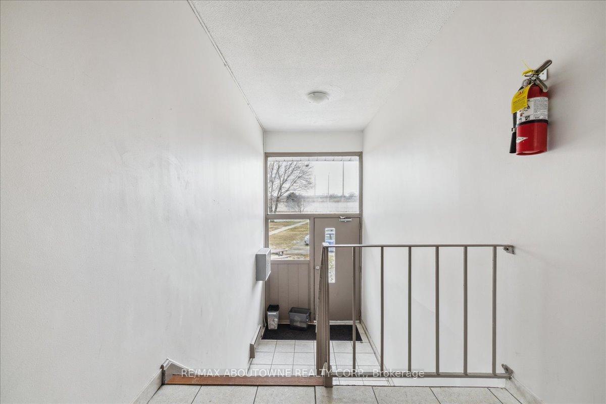 Photo 9 of Unit 3, 2350 Queensway Drive, Burlington, Freeman — HOMEH