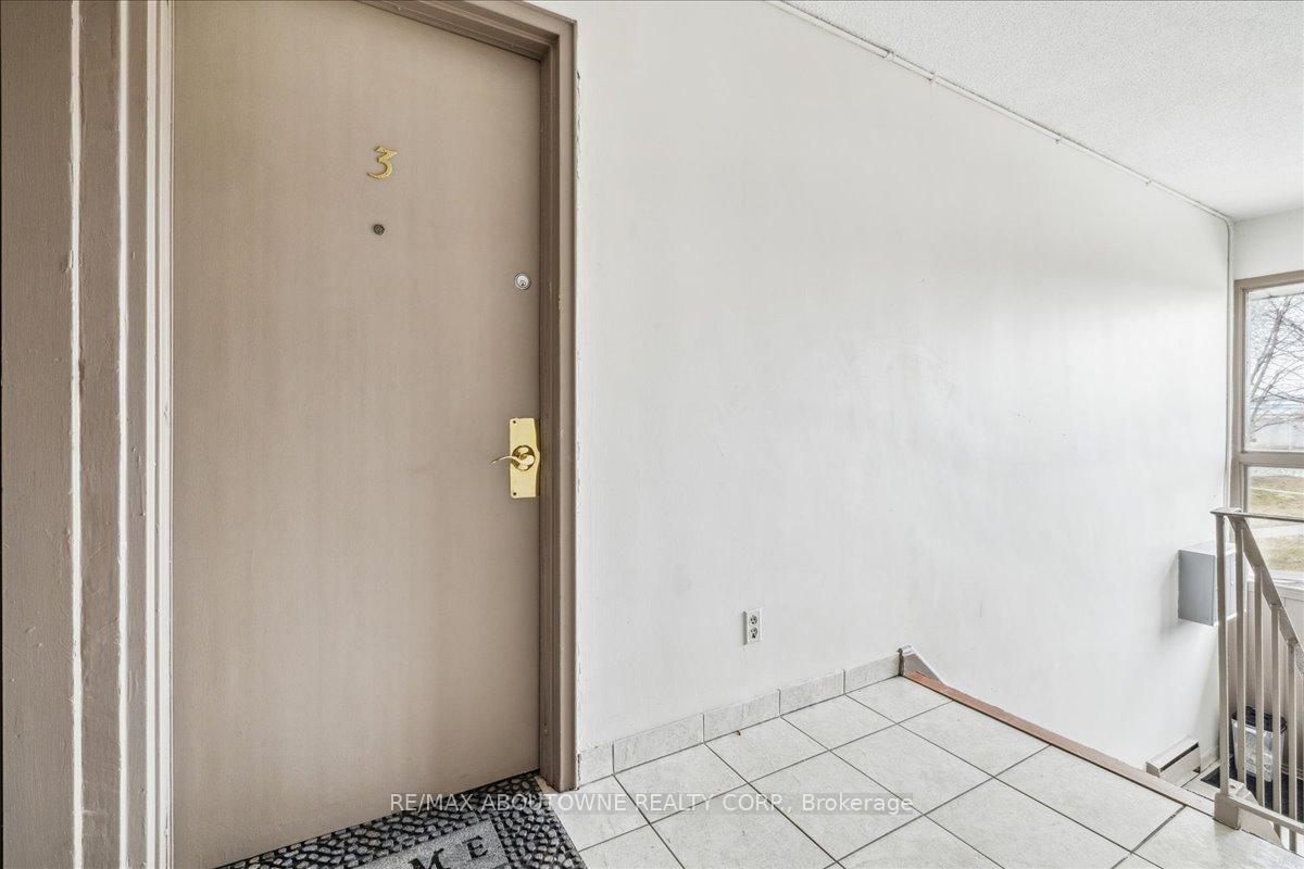 Photo 10 of Unit 3, 2350 Queensway Drive, Burlington, Freeman — HOMEH