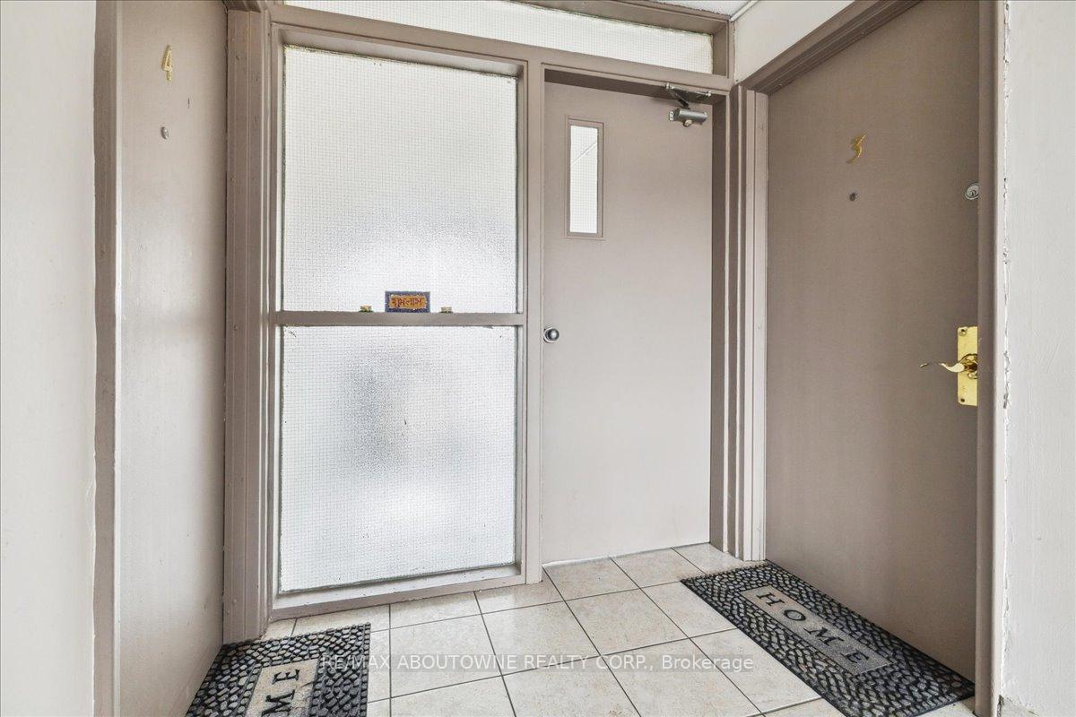 Photo 11 of Unit 3, 2350 Queensway Drive, Burlington, Freeman — HOMEH