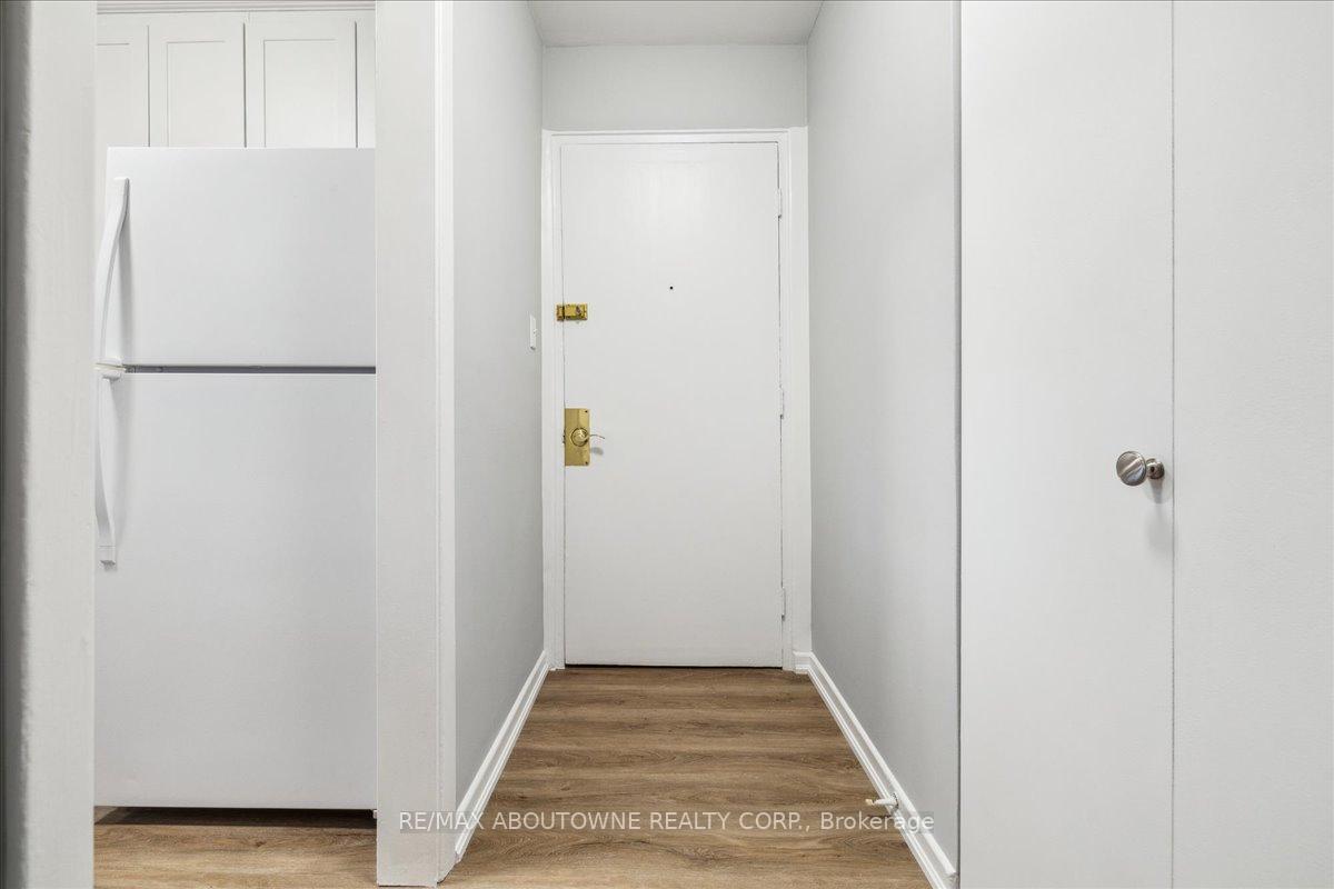 Photo 12 of Unit 3, 2350 Queensway Drive, Burlington, Freeman — HOMEH