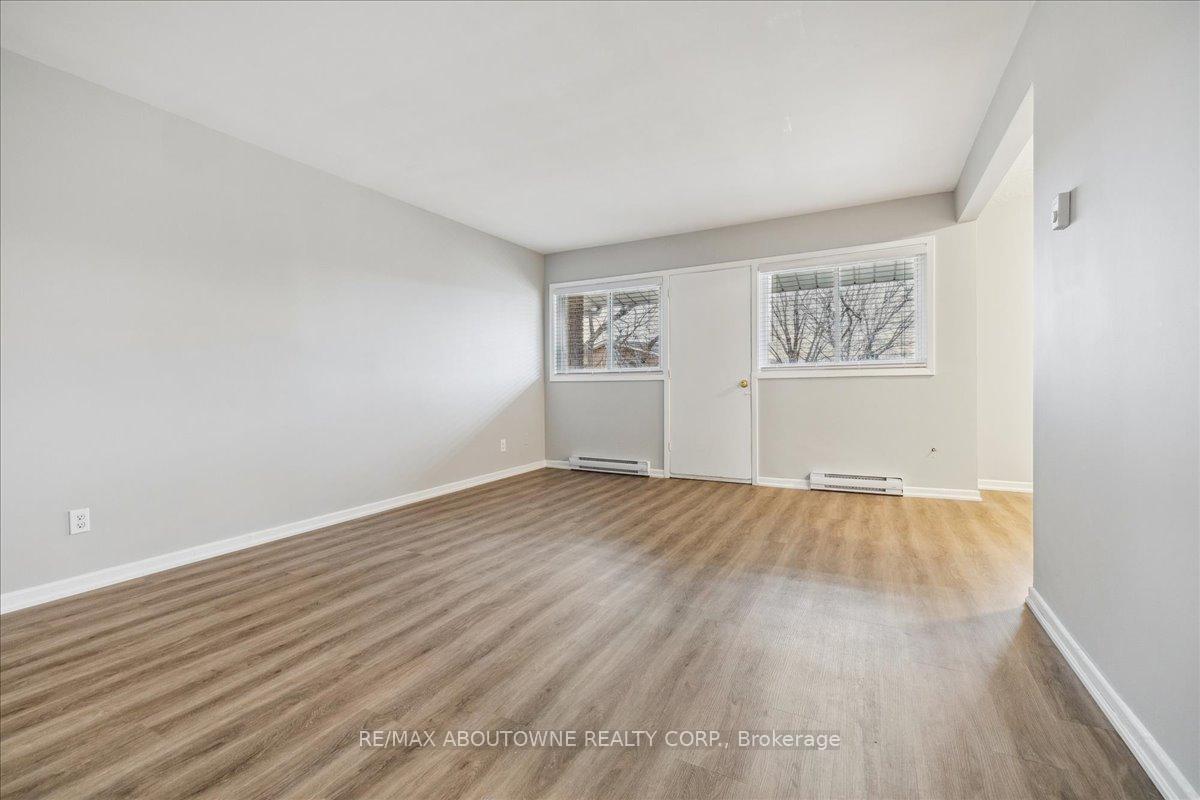 Photo 13 of Unit 3, 2350 Queensway Drive, Burlington, Freeman — HOMEH