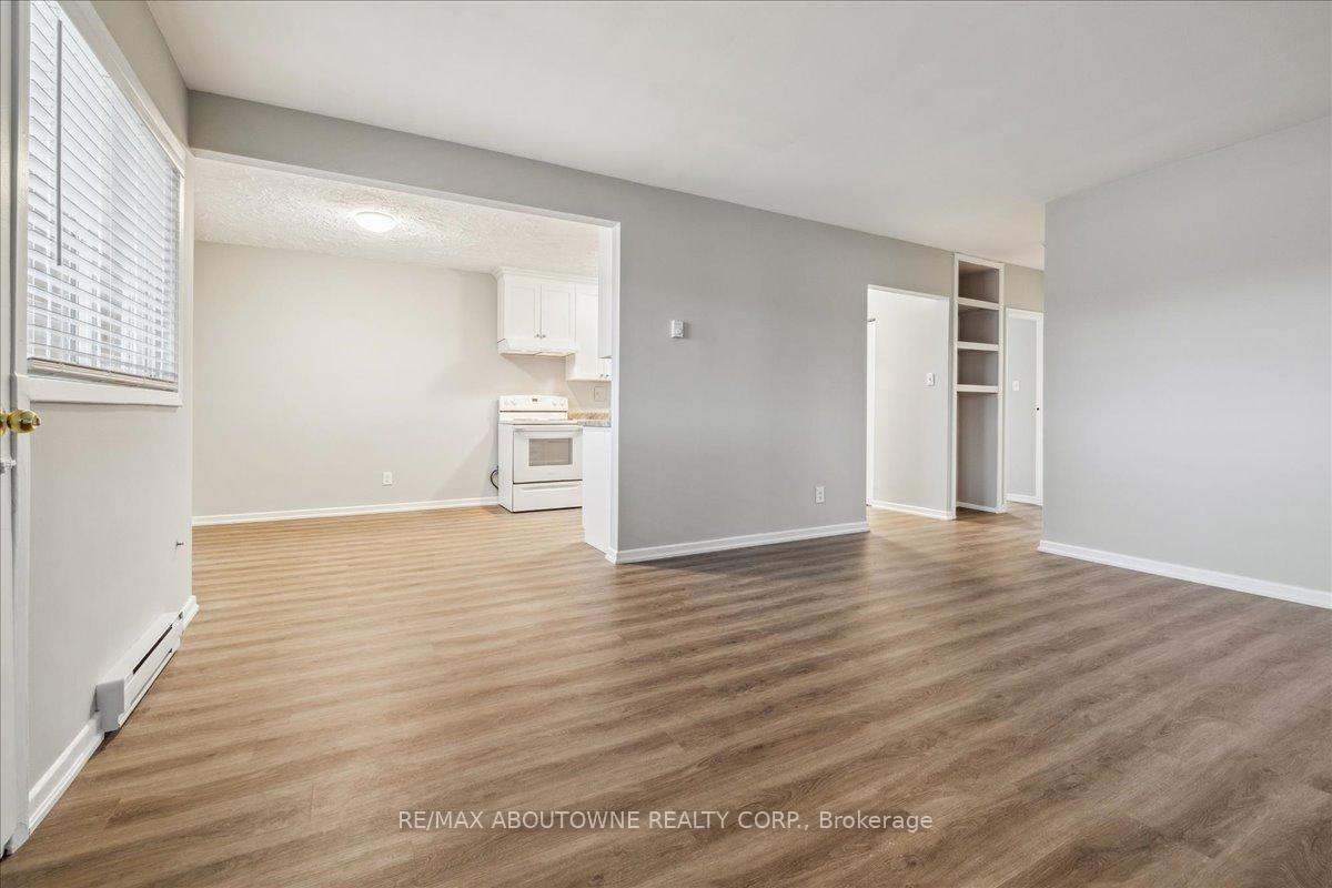Photo 15 of Unit 3, 2350 Queensway Drive, Burlington, Freeman — HOMEH