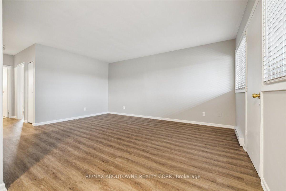 Photo 16 of Unit 3, 2350 Queensway Drive, Burlington, Freeman — HOMEH
