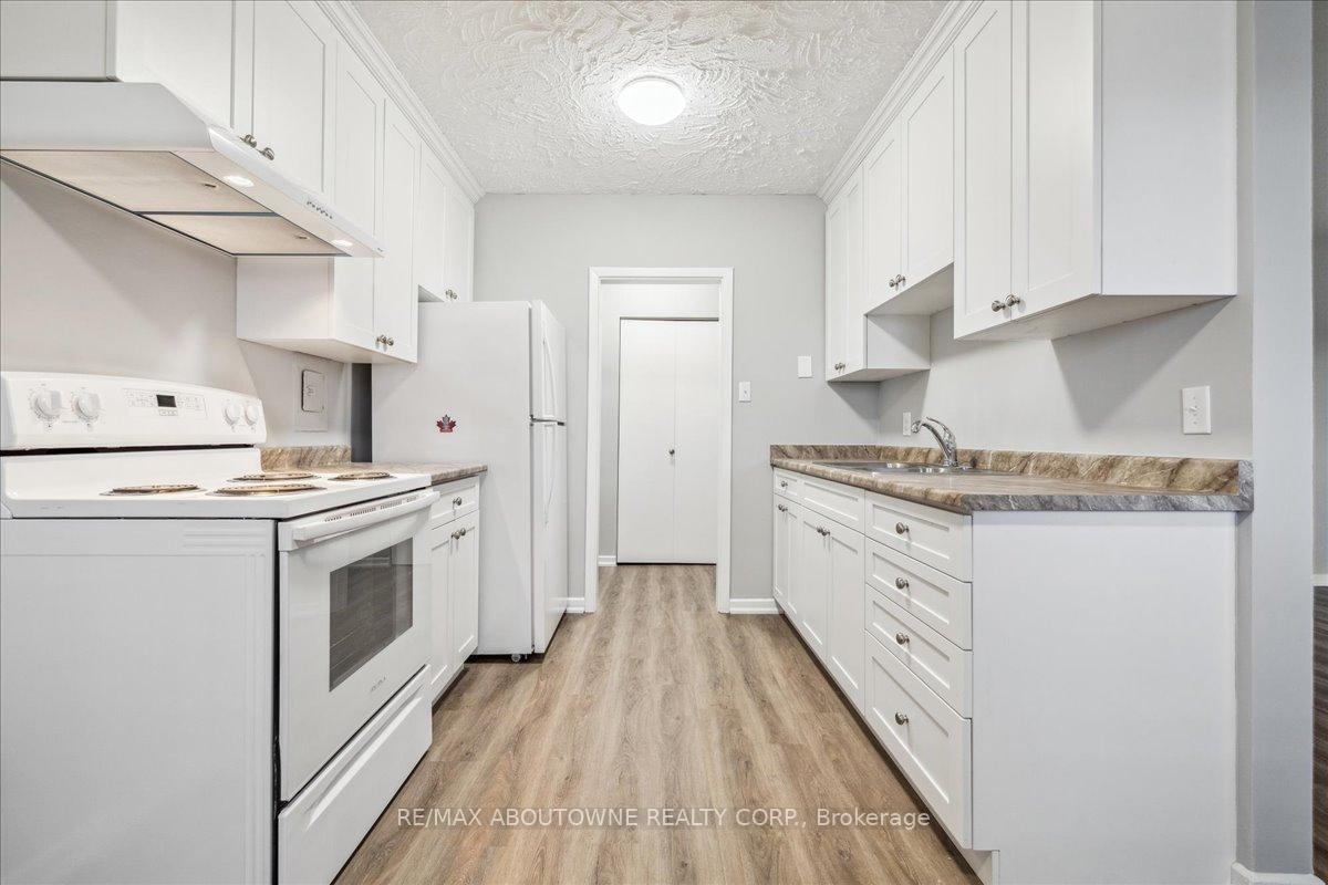 Photo 21 of Unit 3, 2350 Queensway Drive, Burlington, Freeman — HOMEH