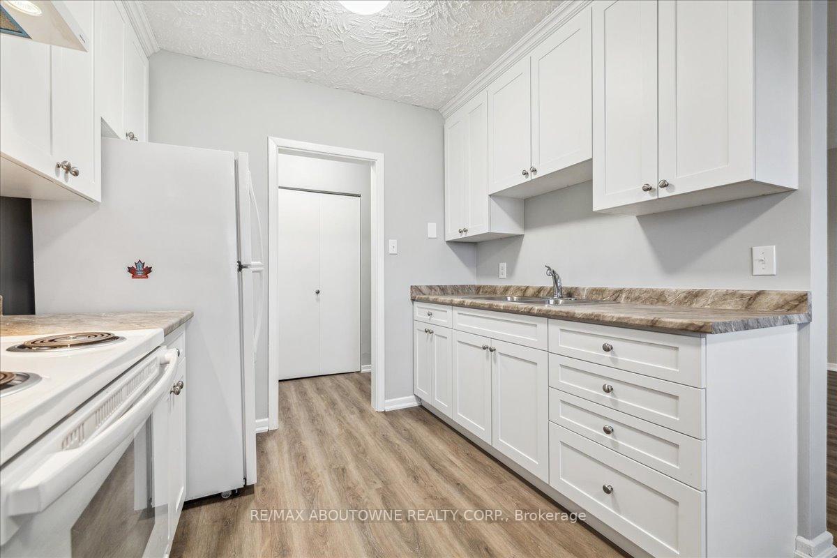 Photo 22 of Unit 3, 2350 Queensway Drive, Burlington, Freeman — HOMEH