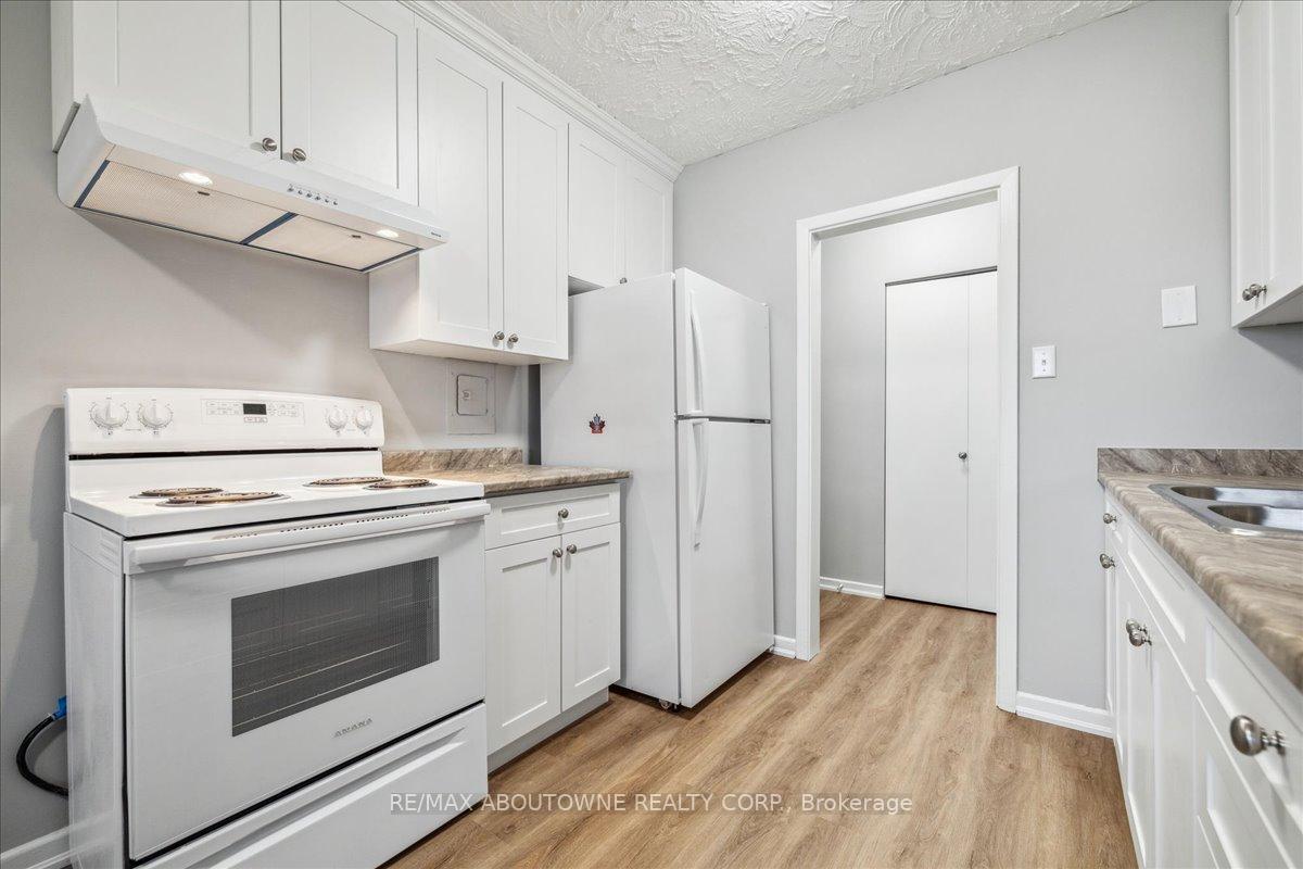 Photo 23 of Unit 3, 2350 Queensway Drive, Burlington, Freeman — HOMEH