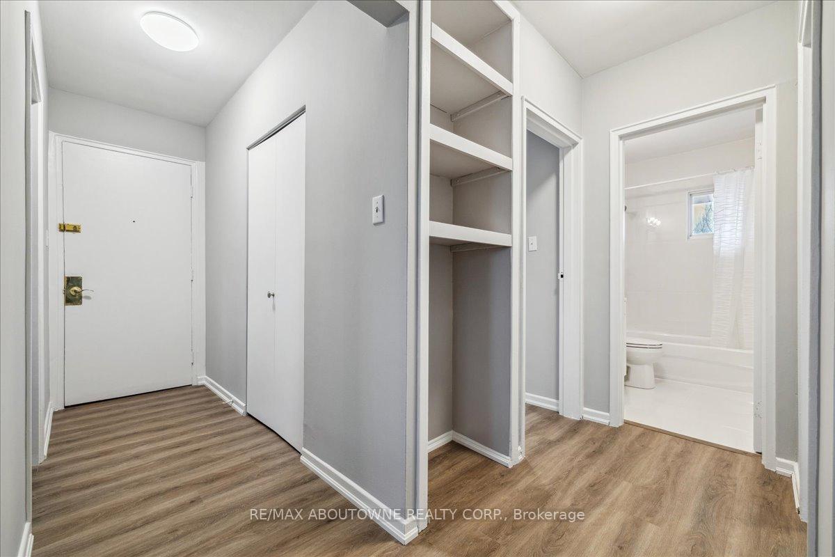 Photo 25 of Unit 3, 2350 Queensway Drive, Burlington, Freeman — HOMEH