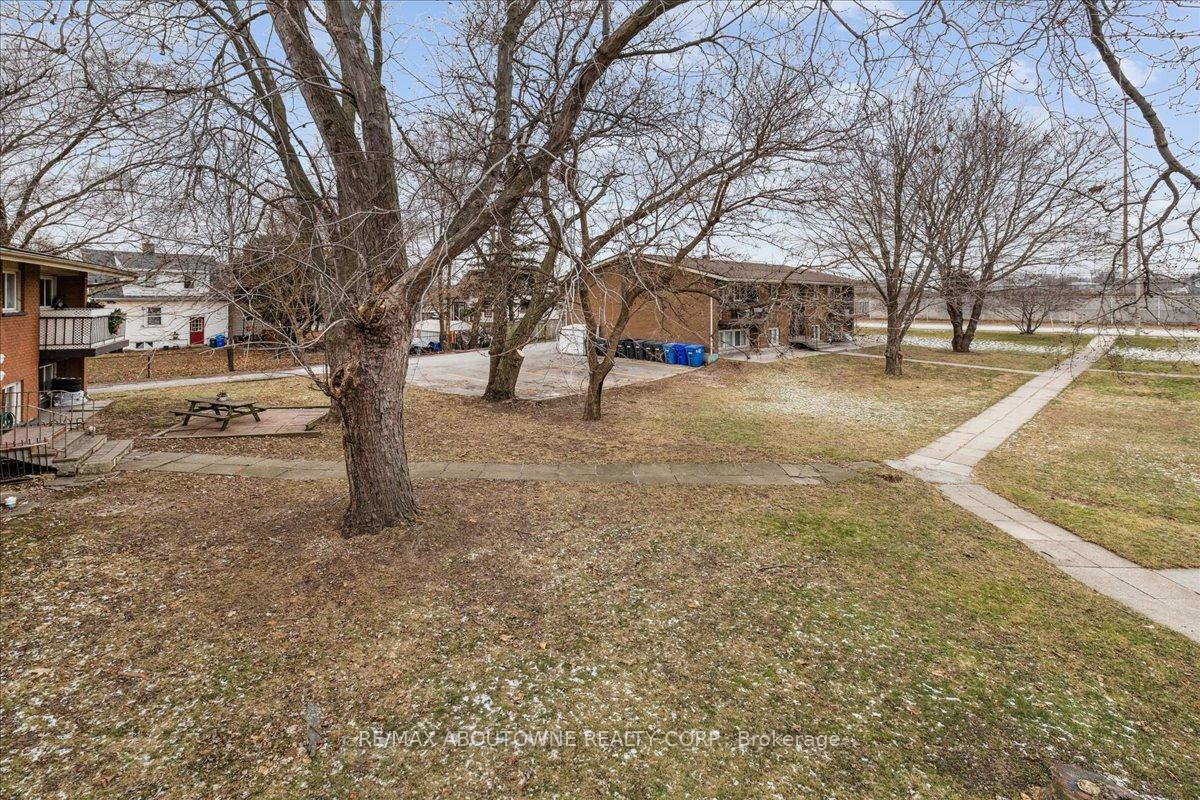 Photo 38 of Unit 3, 2350 Queensway Drive, Burlington, Freeman — HOMEH