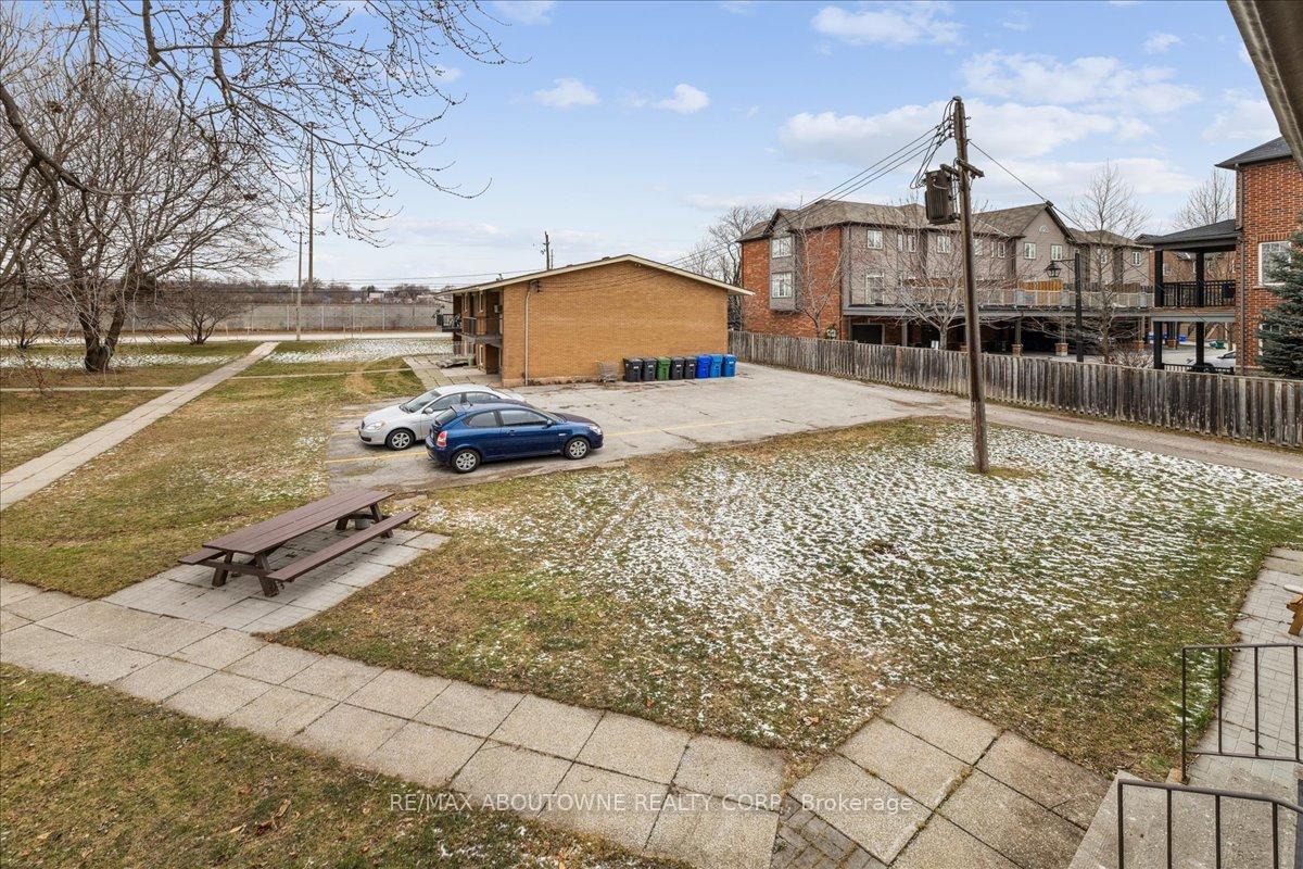 Photo 40 of Unit 3, 2350 Queensway Drive, Burlington, Freeman — HOMEH