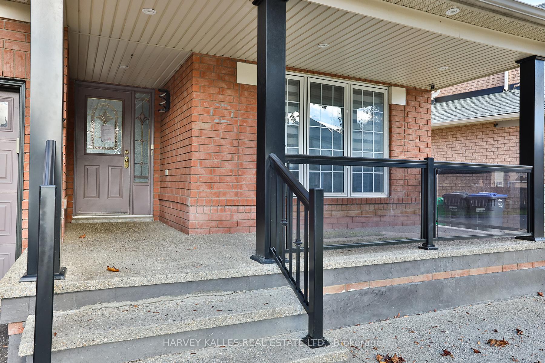 Photo 6 of 24 Upshall Drive, Brampton, Vales of Castlemore — HOMEH