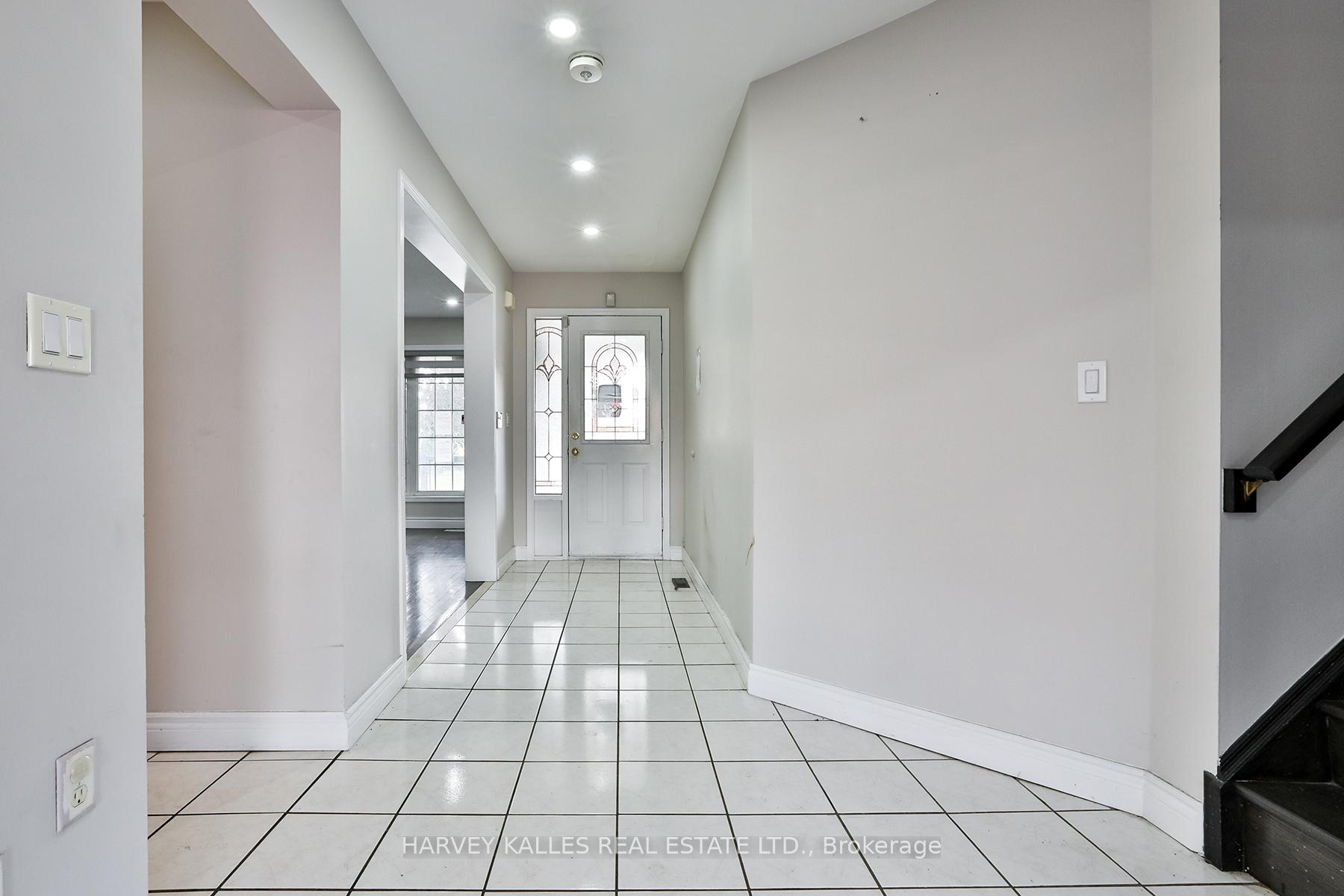 Photo 8 of 24 Upshall Drive, Brampton, Vales of Castlemore — HOMEH