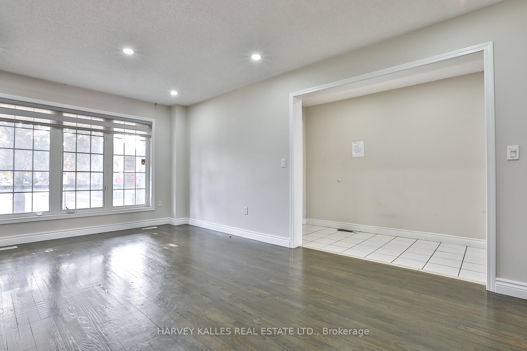 Photo 10 of 24 Upshall Drive, Brampton, Vales of Castlemore — HOMEH