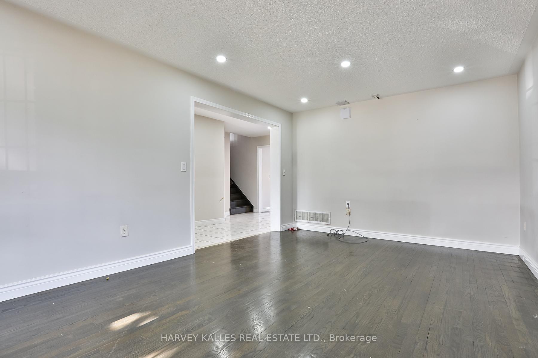Photo 11 of 24 Upshall Drive, Brampton, Vales of Castlemore — HOMEH