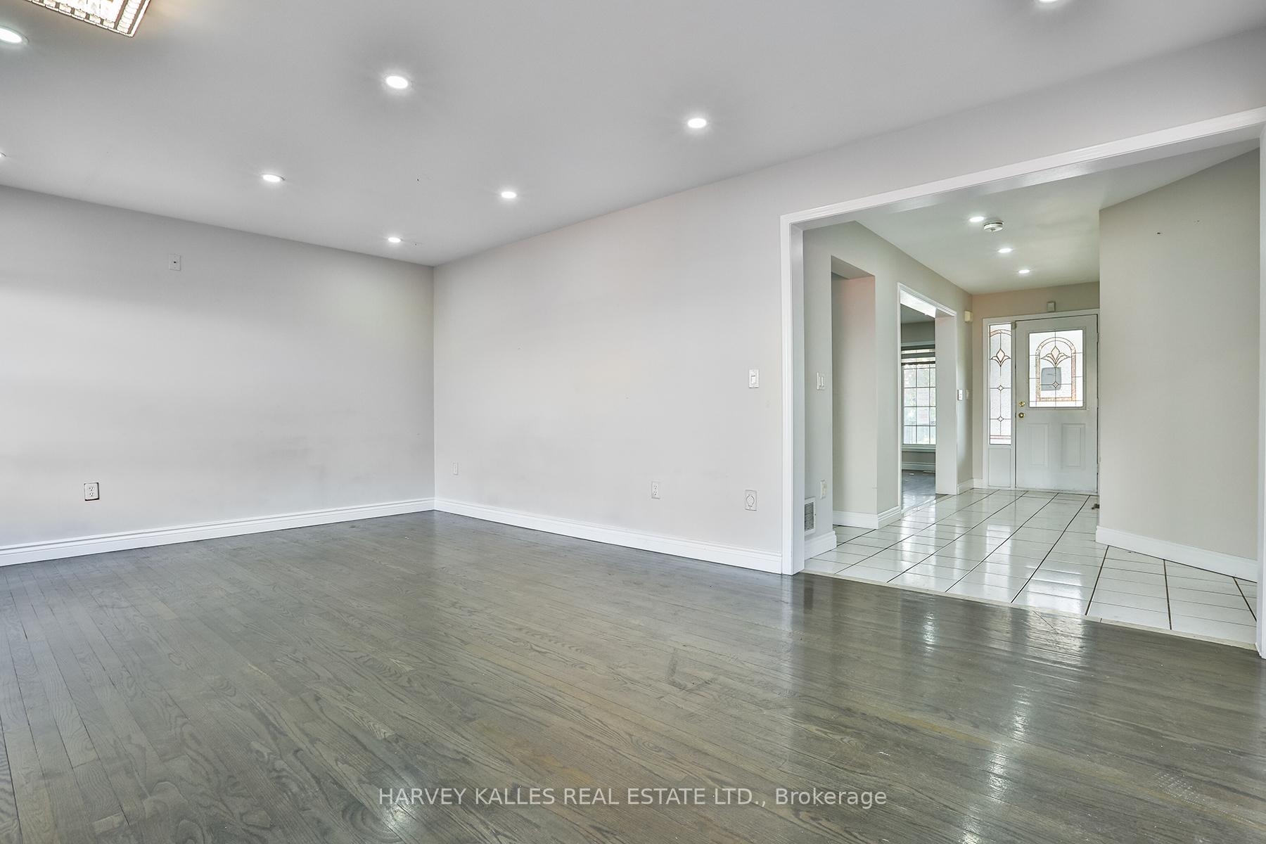 Photo 14 of 24 Upshall Drive, Brampton, Vales of Castlemore — HOMEH