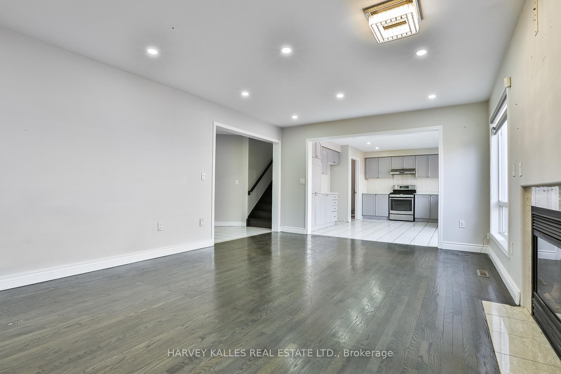 Photo 16 of 24 Upshall Drive, Brampton, Vales of Castlemore — HOMEH