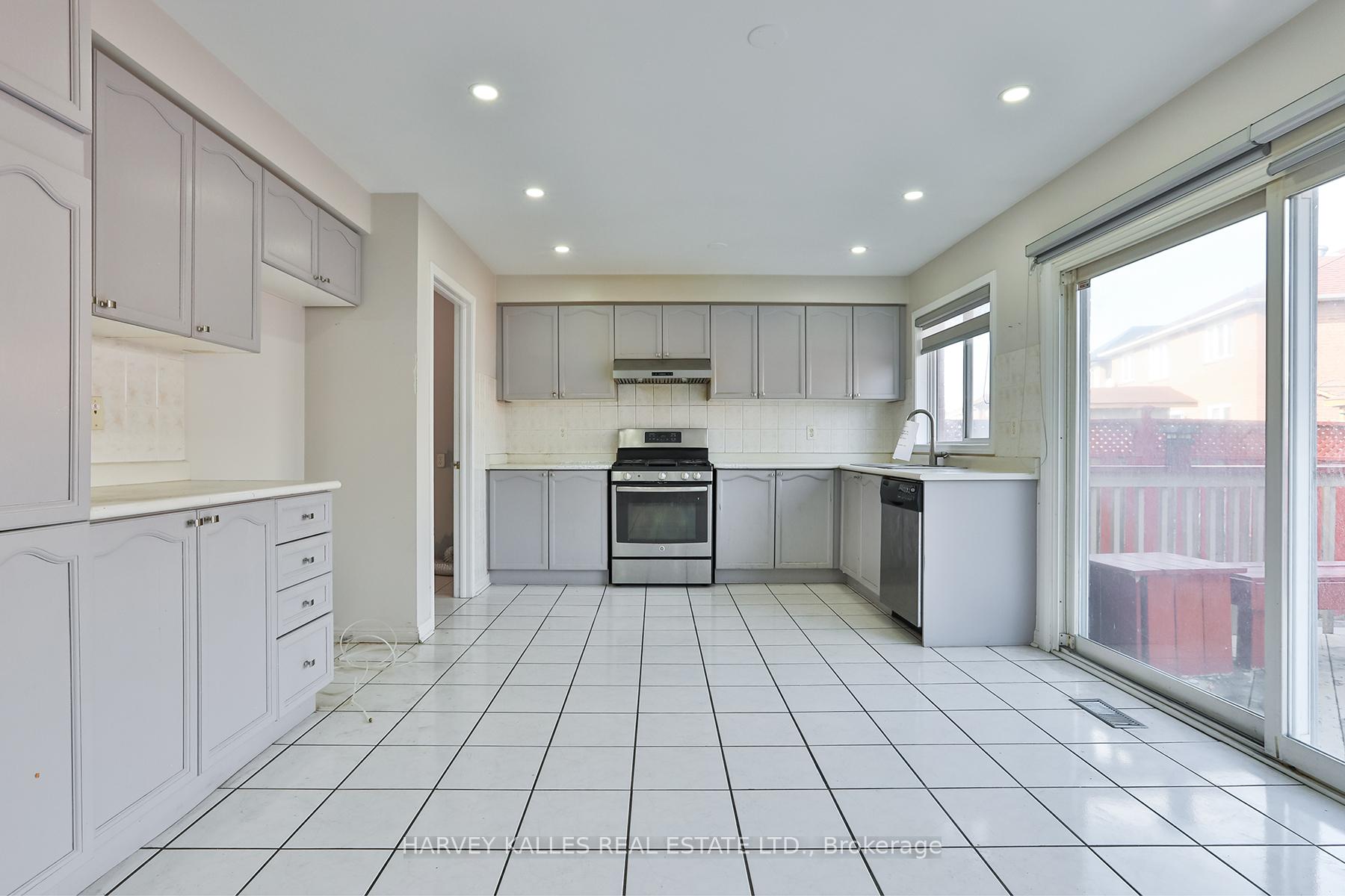 Photo 17 of 24 Upshall Drive, Brampton, Vales of Castlemore — HOMEH