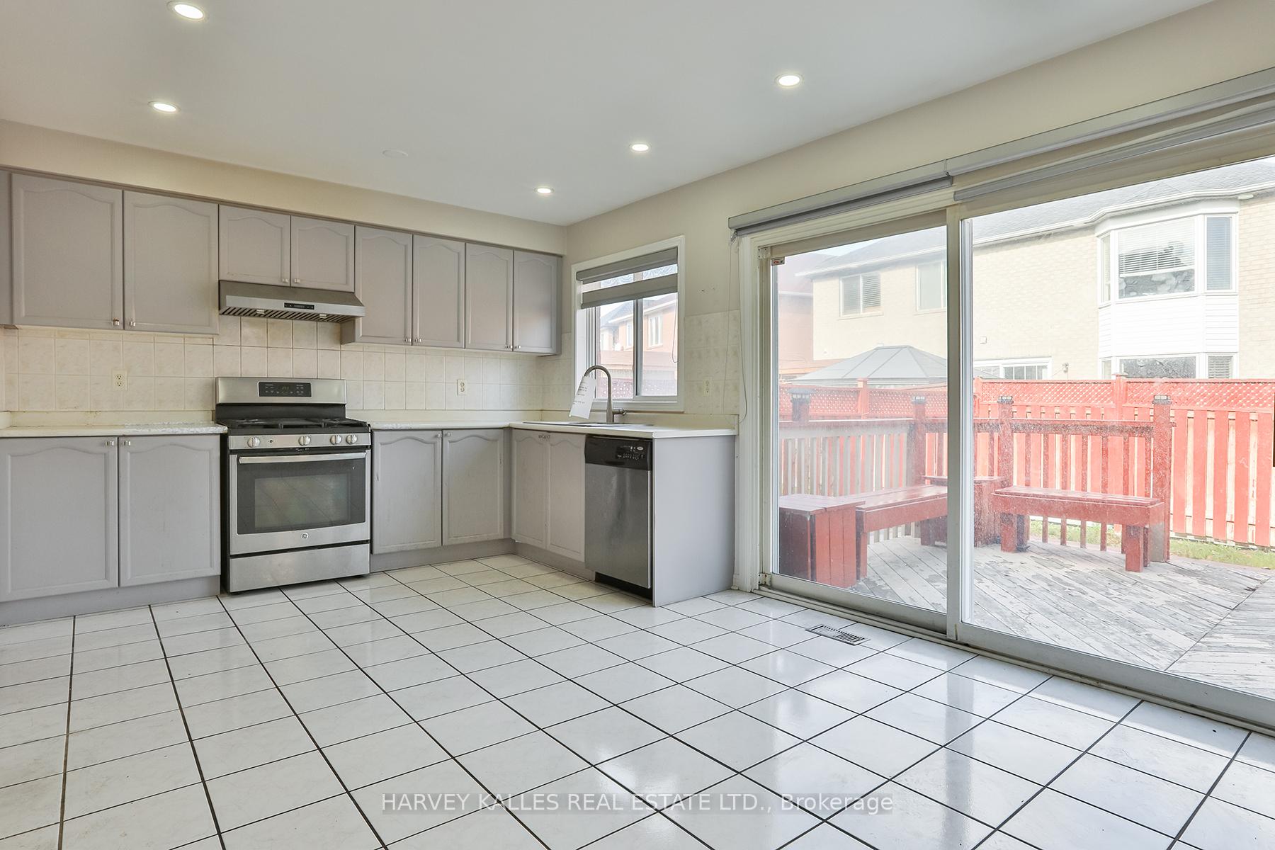Photo 18 of 24 Upshall Drive, Brampton, Vales of Castlemore — HOMEH