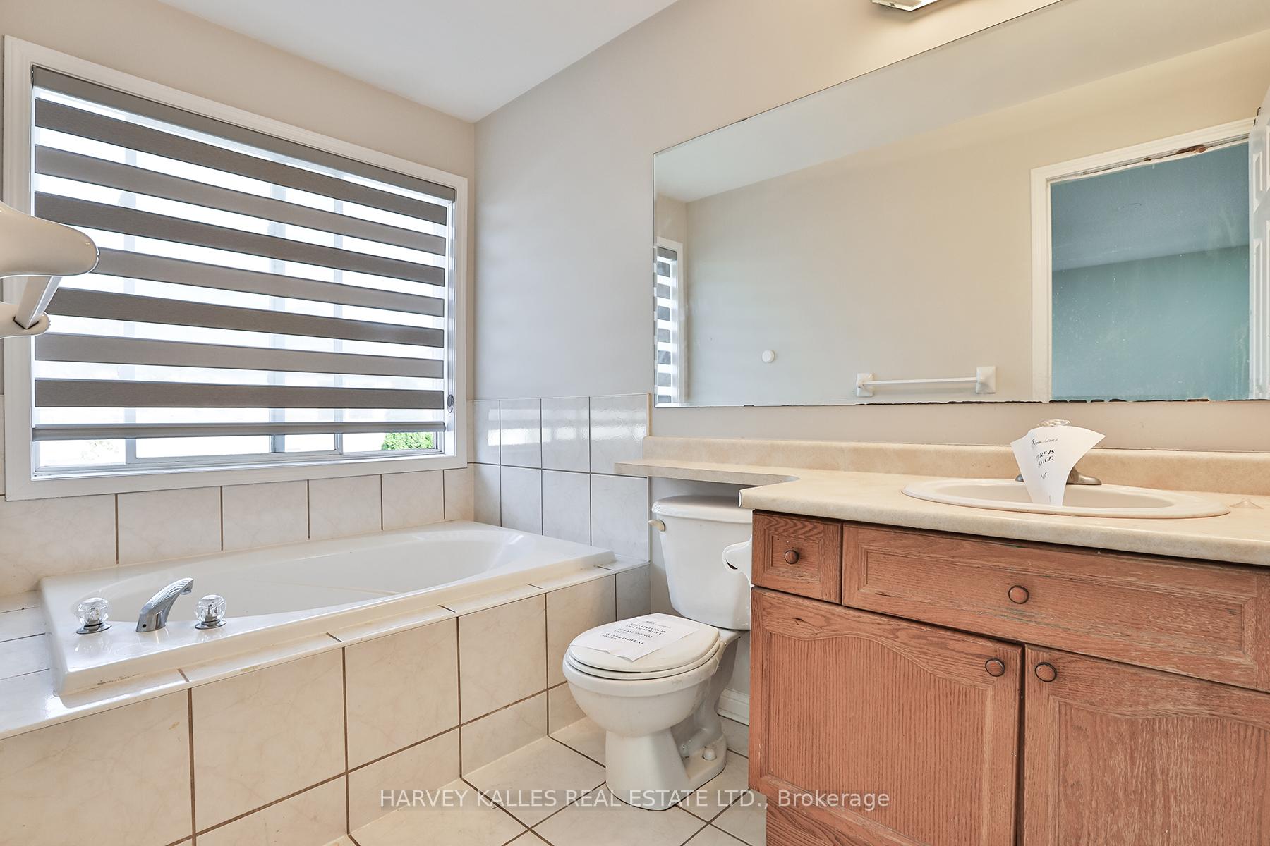 Photo 23 of 24 Upshall Drive, Brampton, Vales of Castlemore — HOMEH